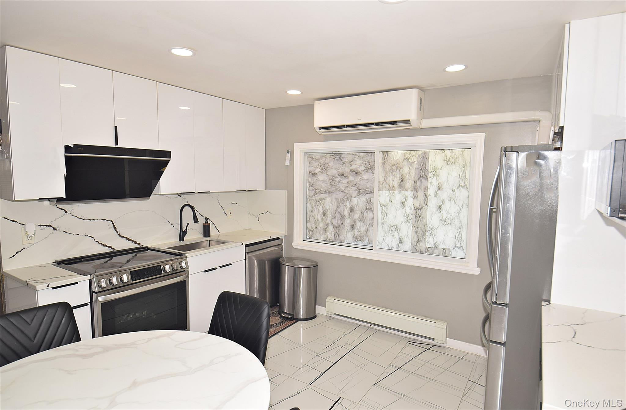 32 W Cabot Lane – For Sale photo 10
