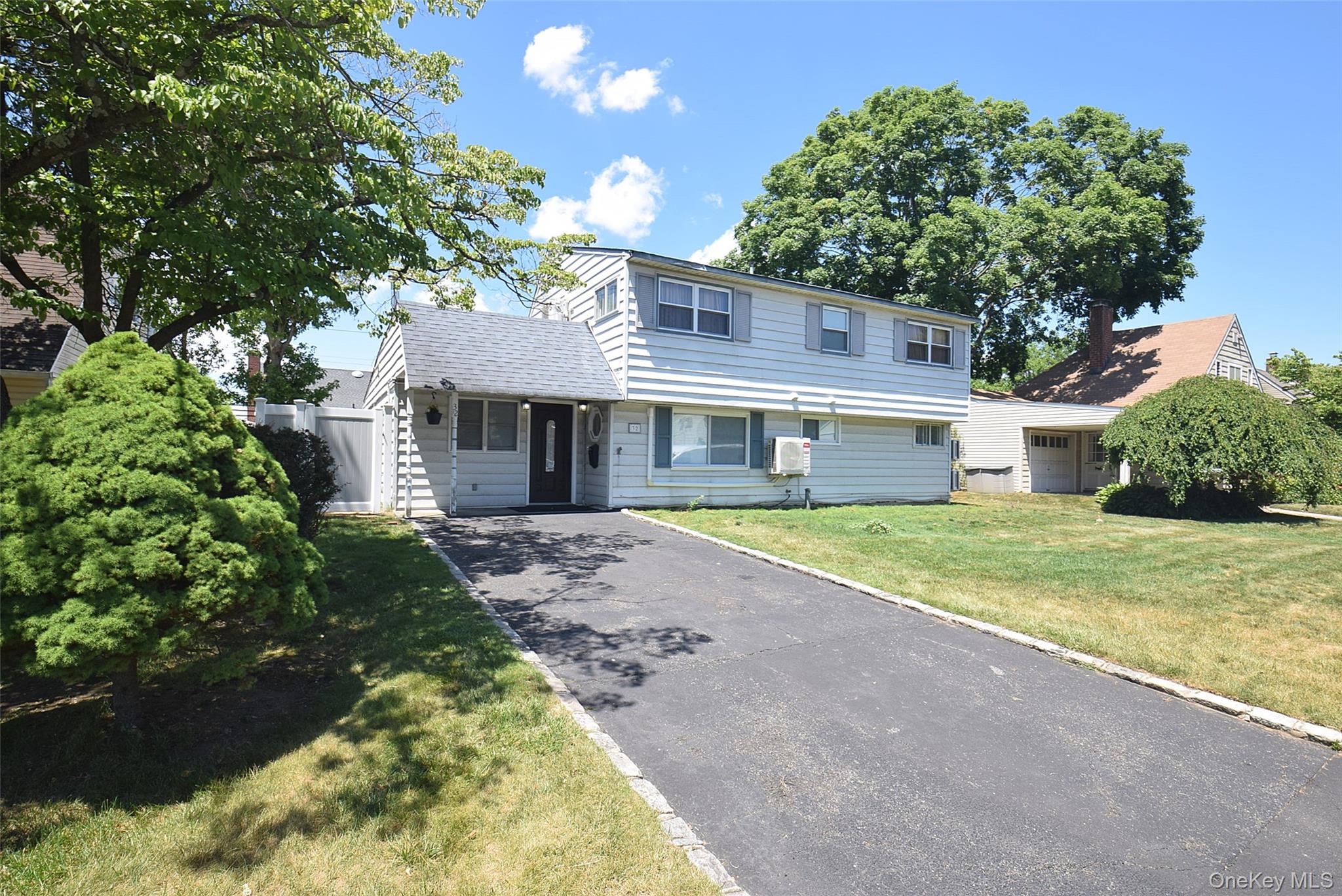 32 W Cabot Lane – For Sale photo 3