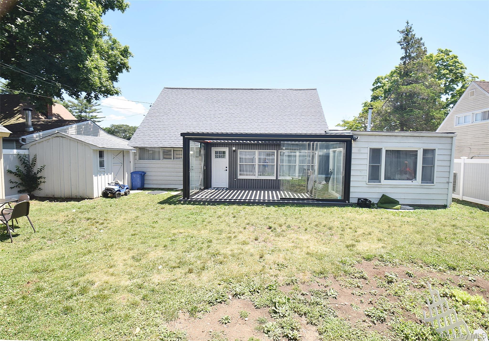 32 W Cabot Lane – For Sale photo 21
