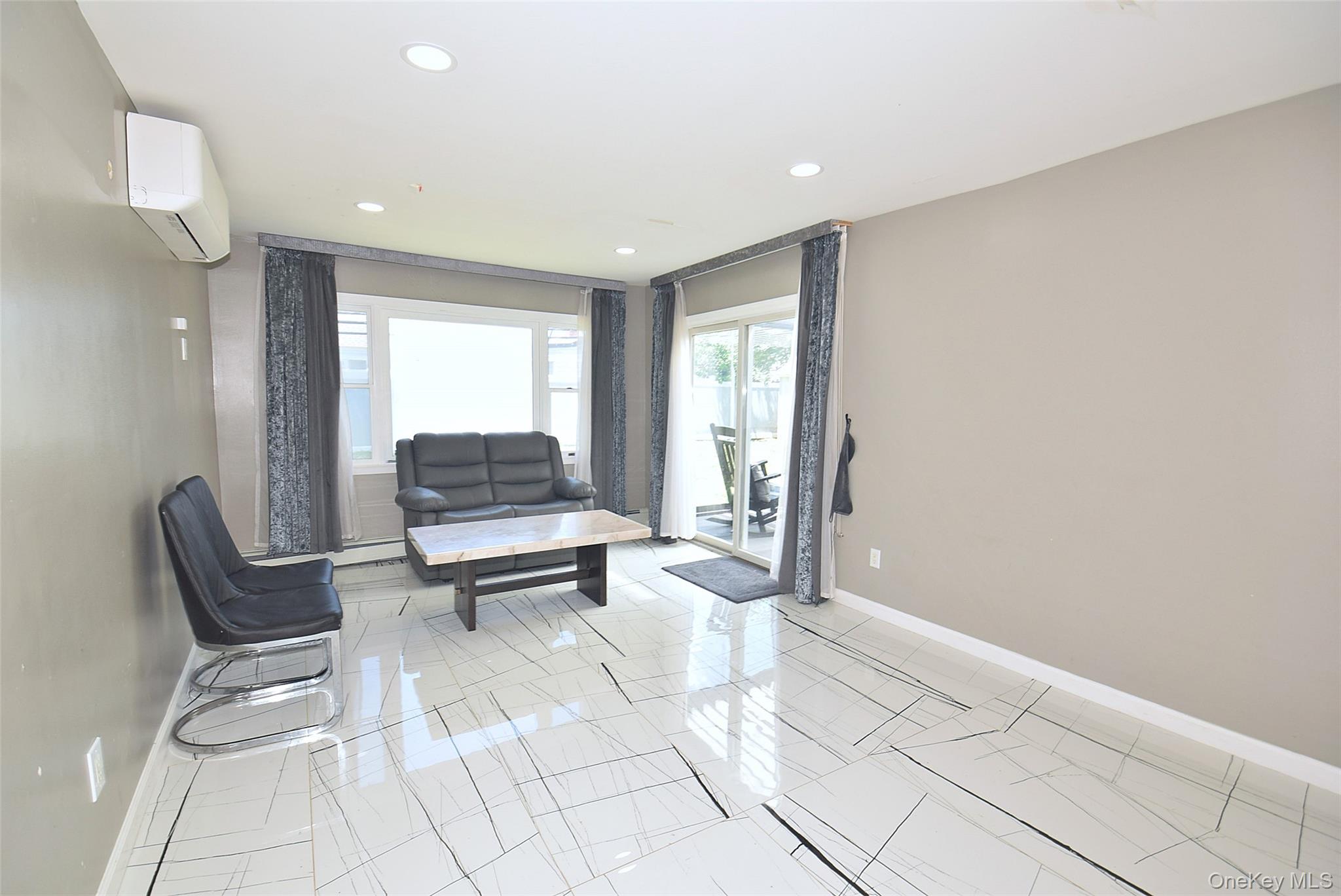 32 W Cabot Lane – For Sale photo 12
