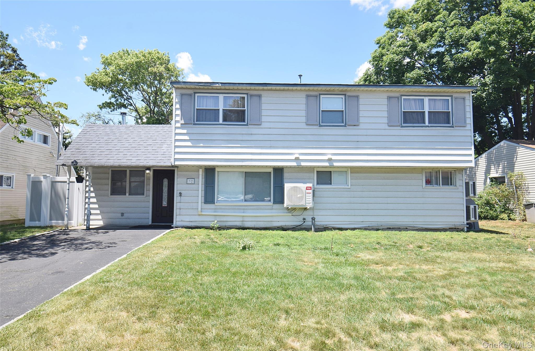 32 W Cabot Lane – For Sale