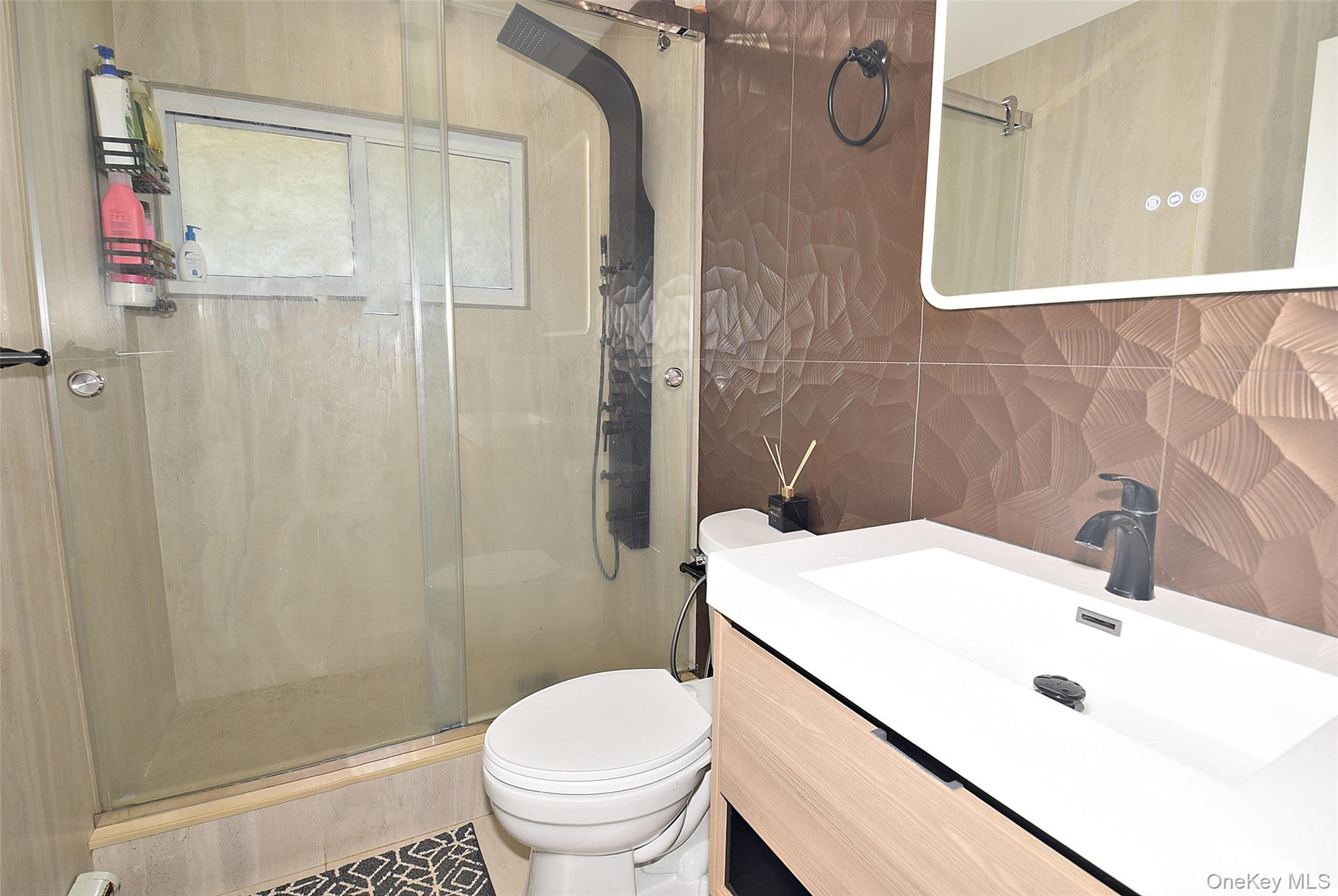 32 W Cabot Lane – For Sale photo 17