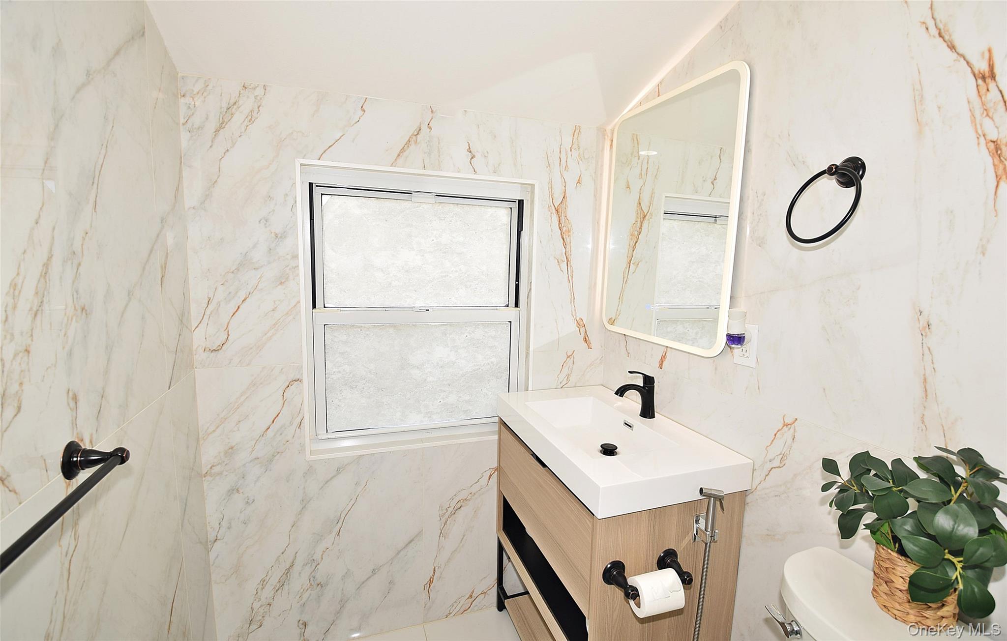 32 W Cabot Lane – For Sale photo 18