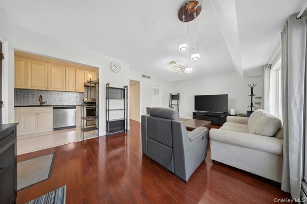 5-38 115th Street, Unit 538F photo 3