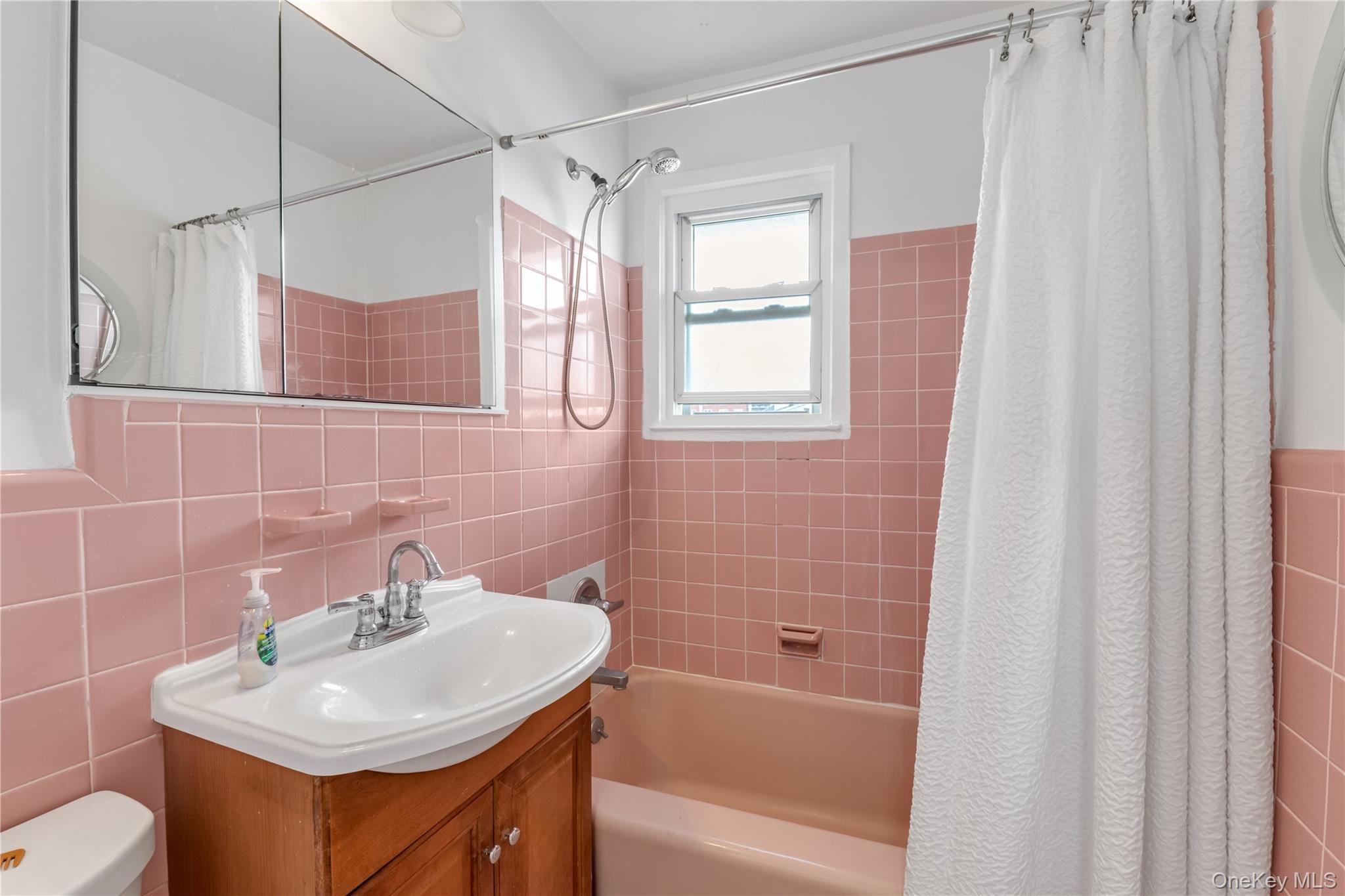 531 E Broadway – For Sale photo 9