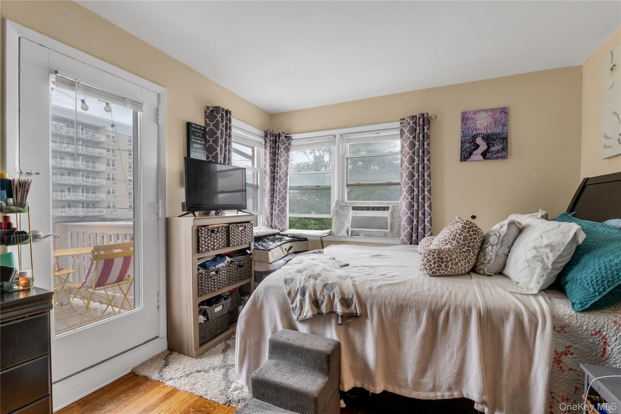 531 E Broadway – For Sale photo 4