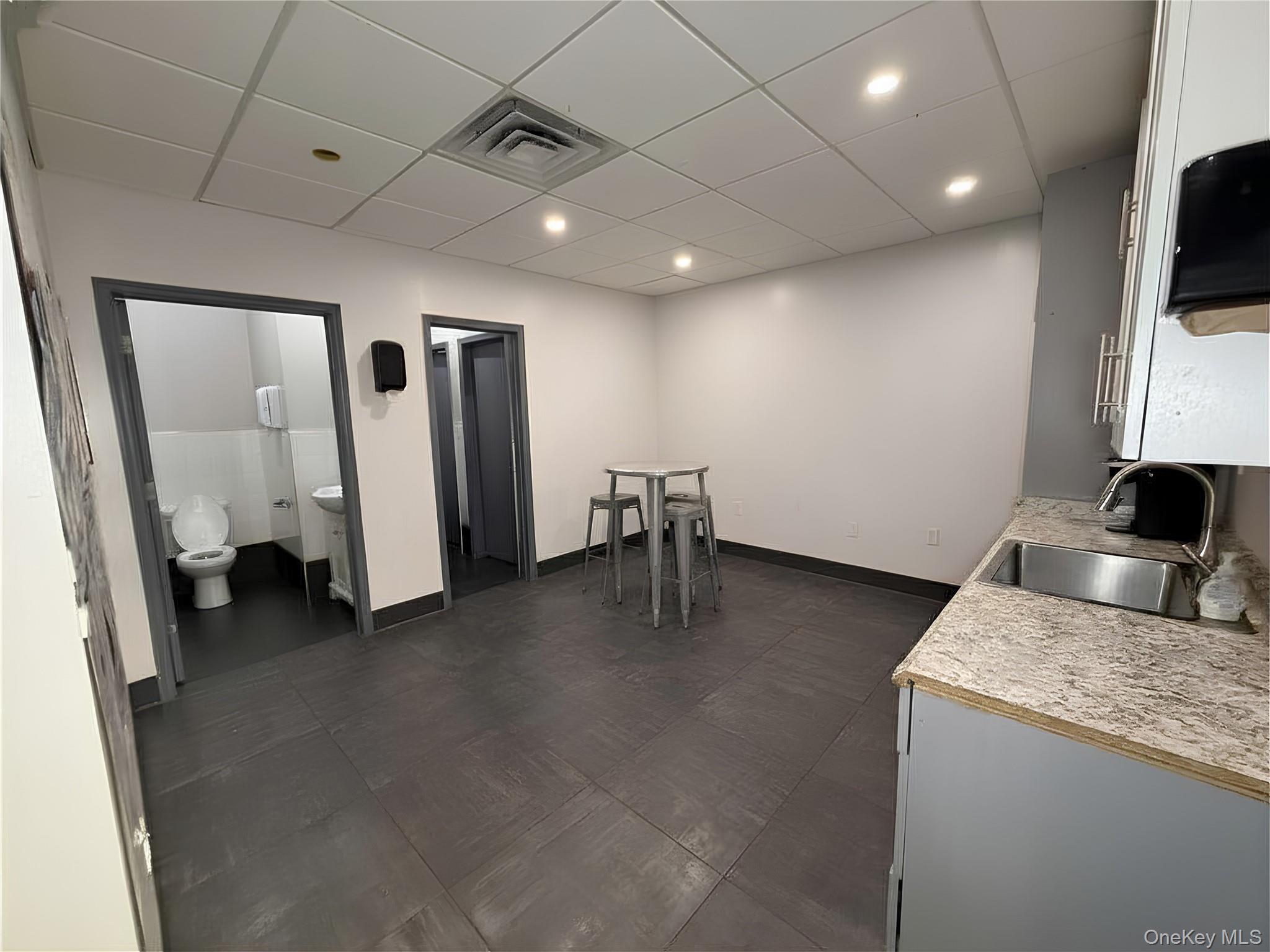 24 Gilbert Street – For Rent photo 16