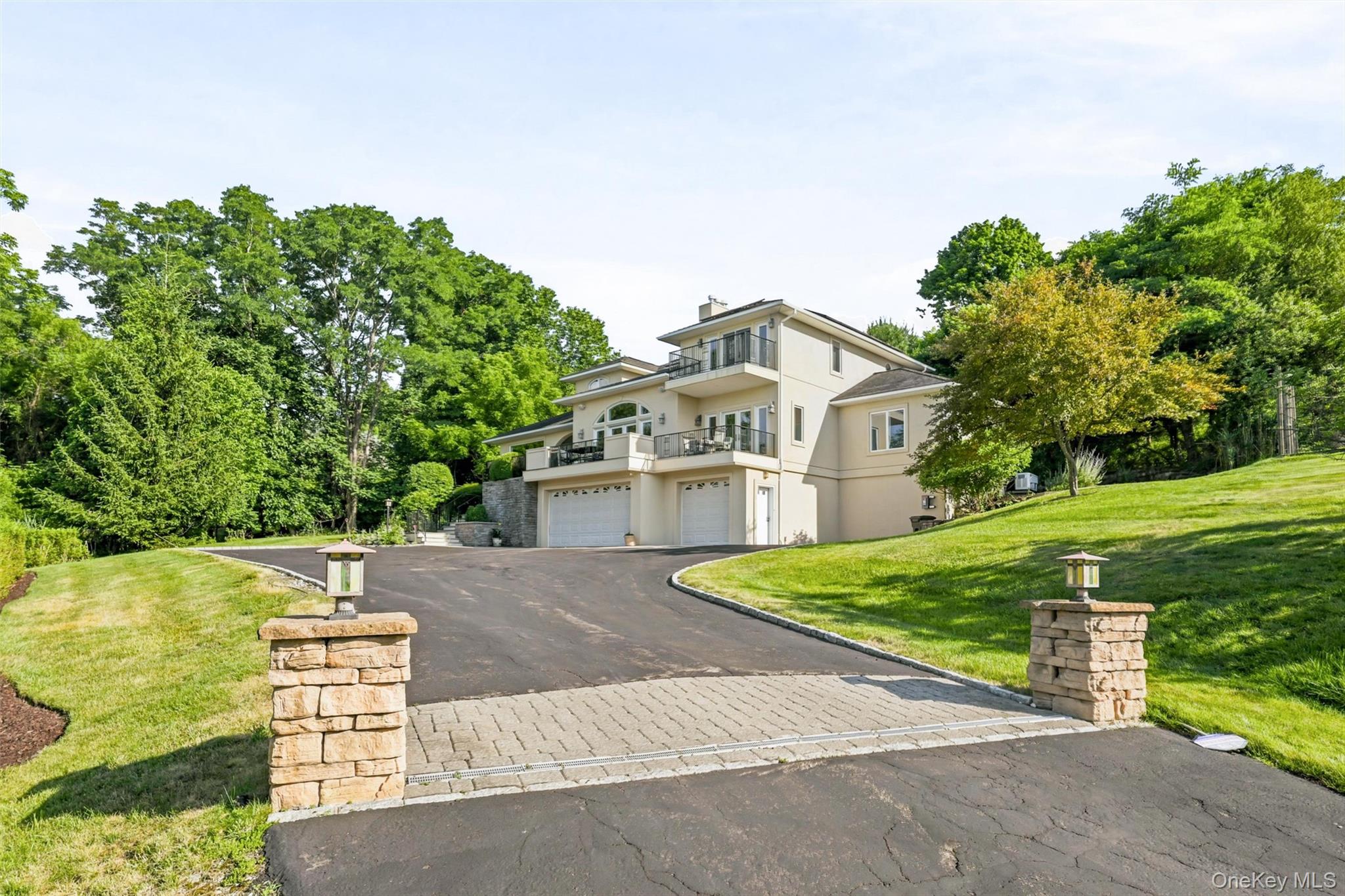 2 Half Moon Ridge – For Sale photo 4