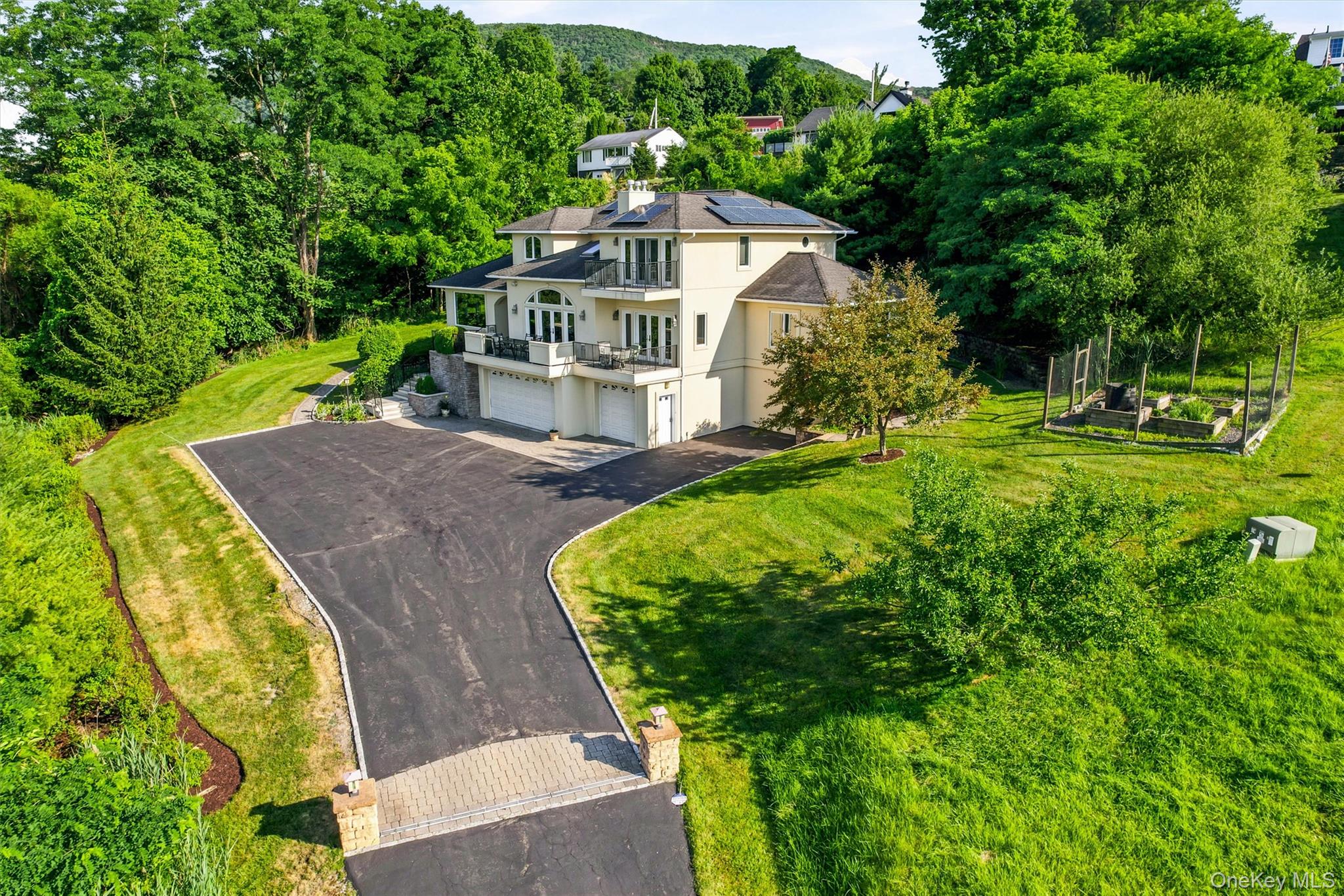 2 Half Moon Ridge – For Sale photo 2