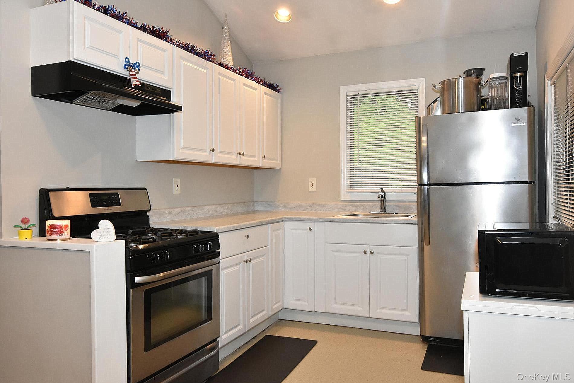 38 Balaton Avenue – For Sale photo 3