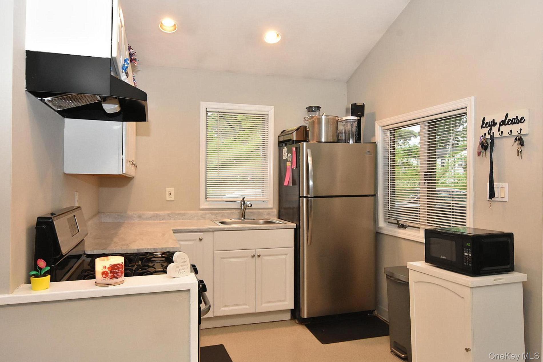 38 Balaton Avenue – For Sale photo 2