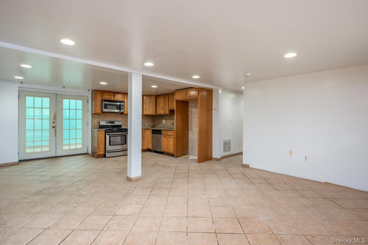 60 College Avenue, Unit 2 – Lower photo 12