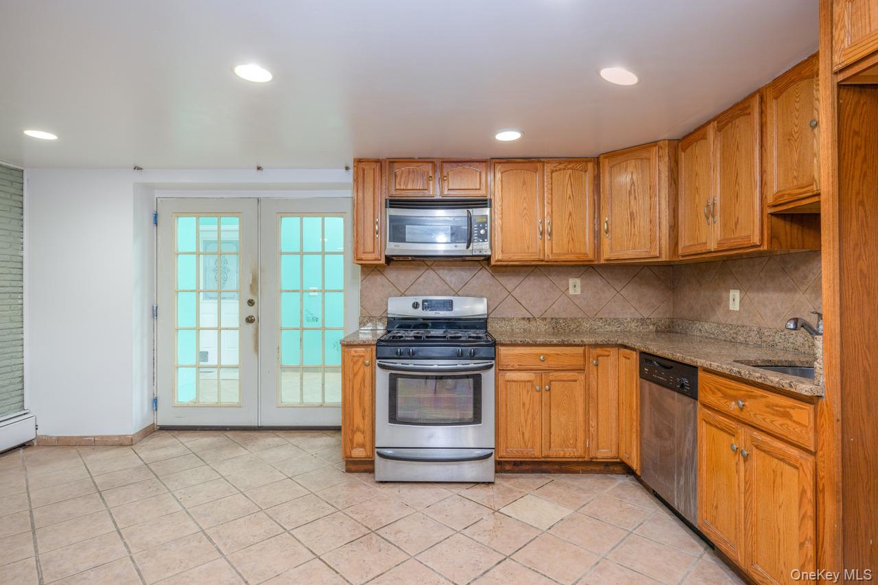 60 College Avenue, Unit 2 – Lower photo 9