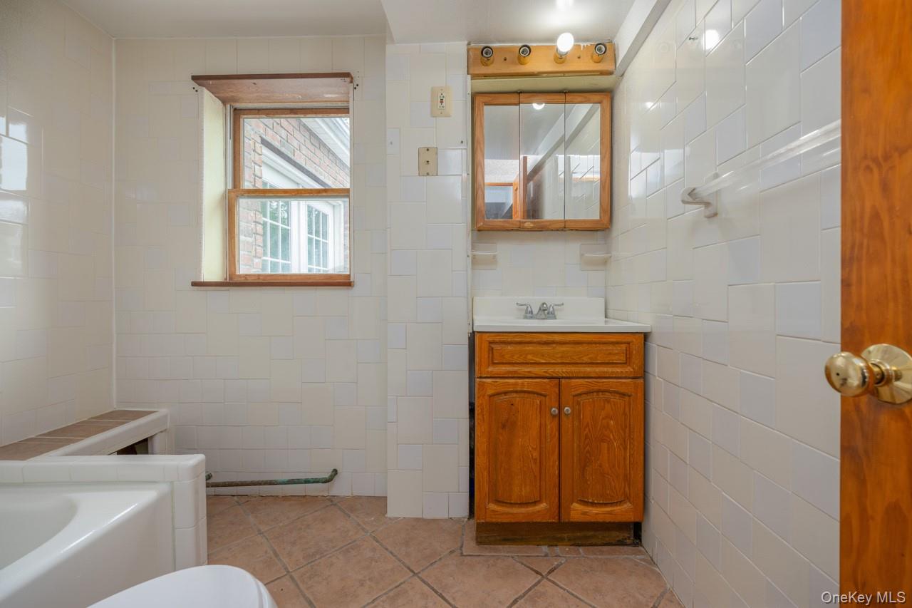 60 College Avenue, Unit 2 – Lower photo 8