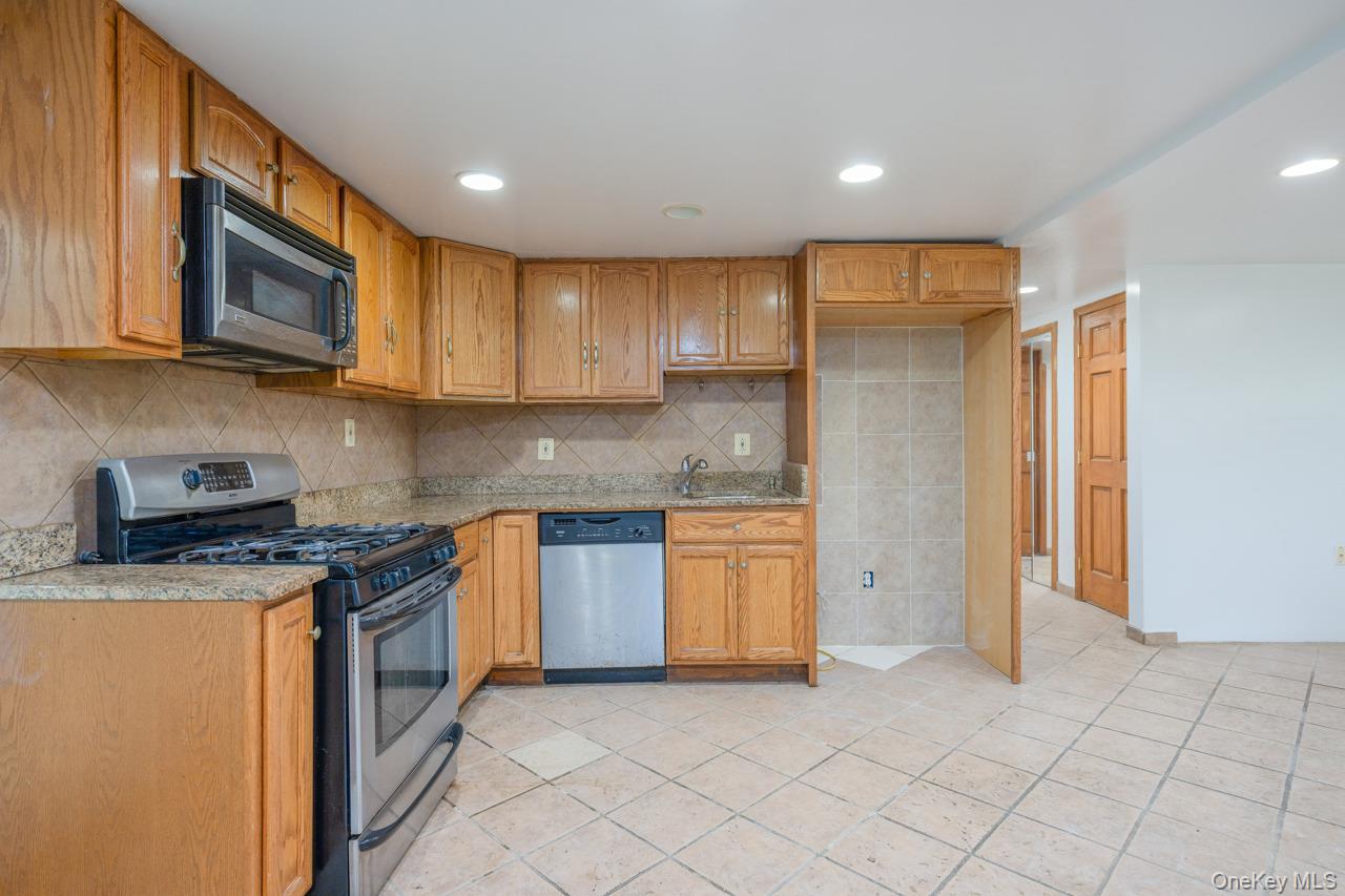 60 College Avenue, Unit 2 – Lower photo 10