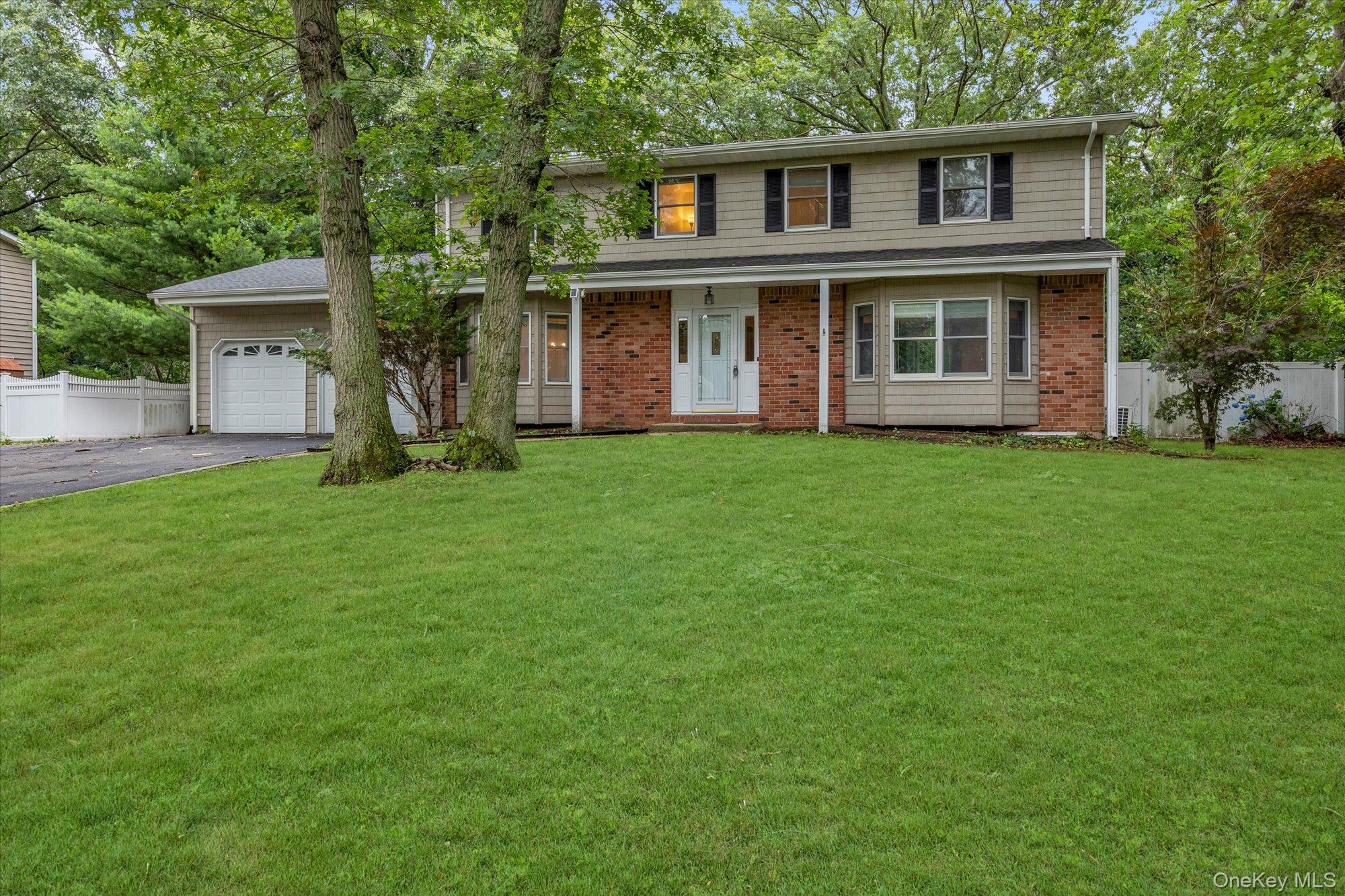 8 Julia Circle – For Sale