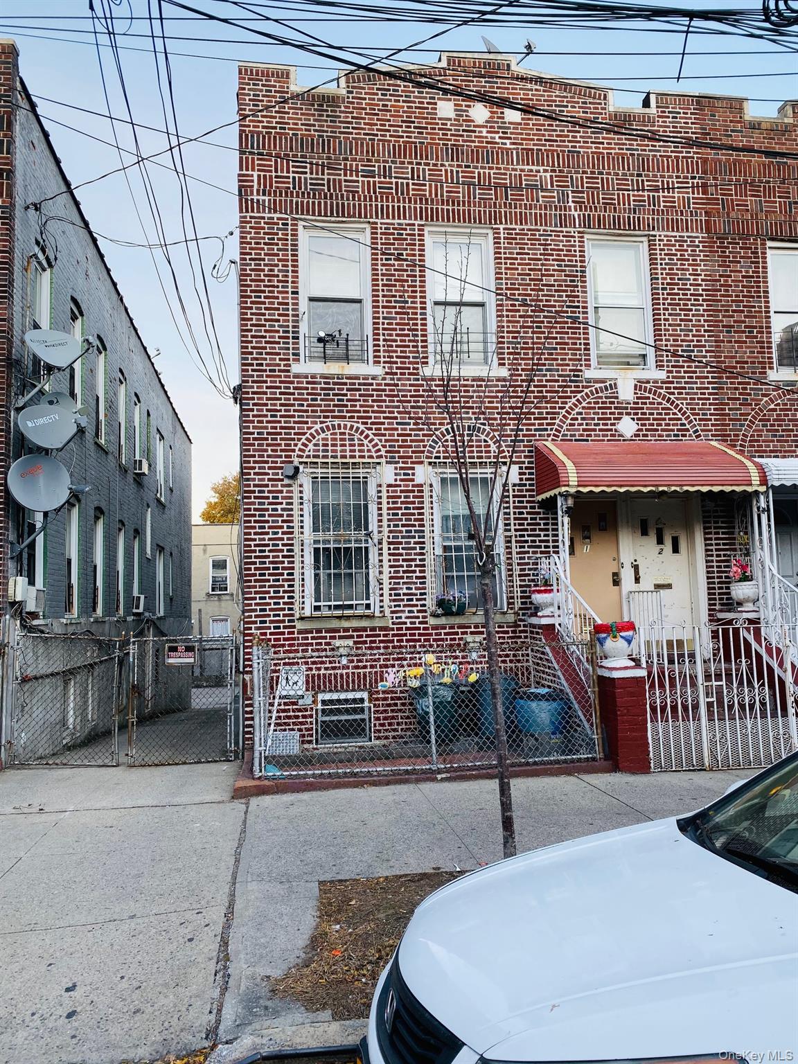 1126 Ward Avenue – For Sale