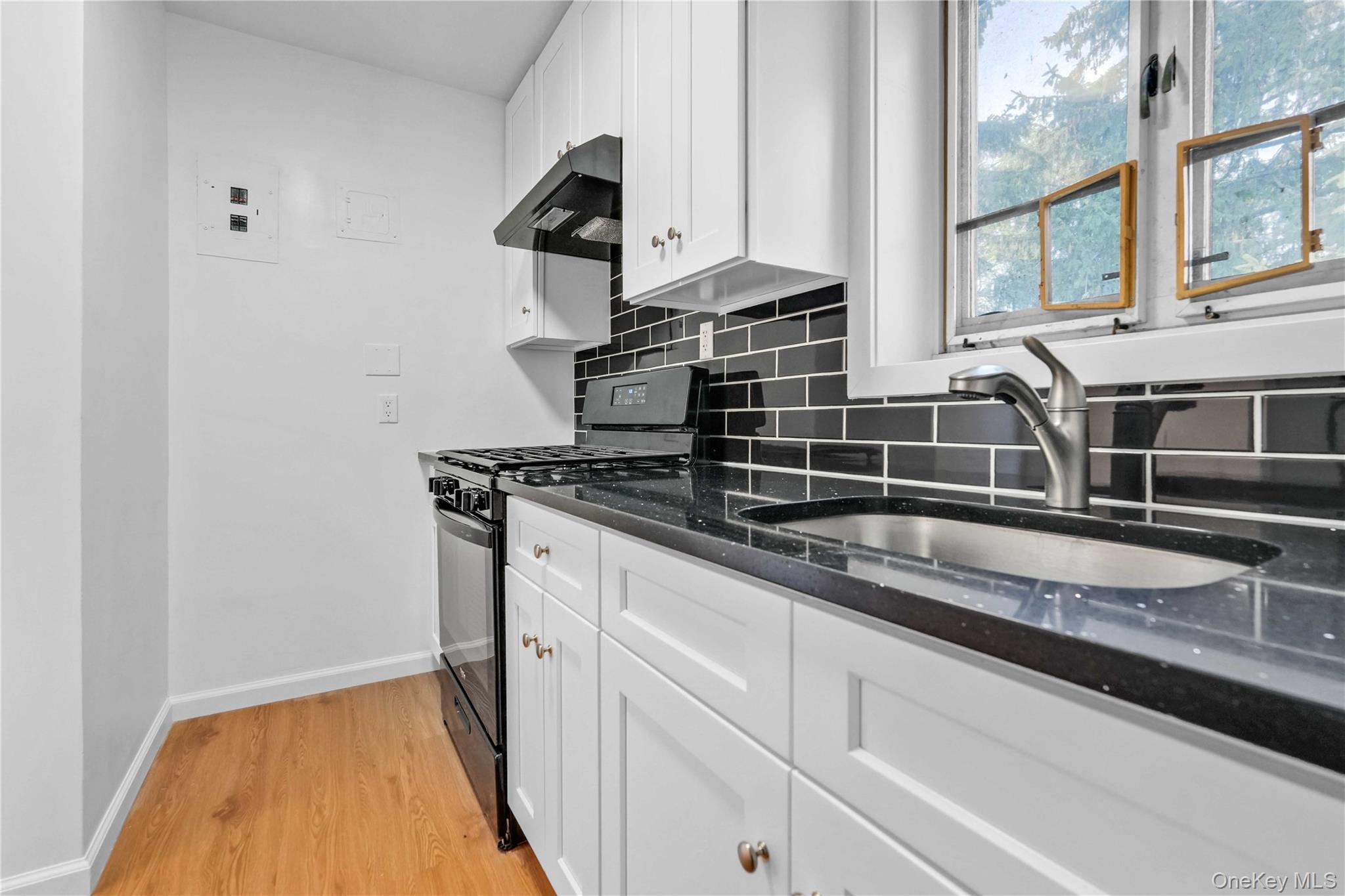 224-01 Hillside Avenue, Unit Upper photo 12