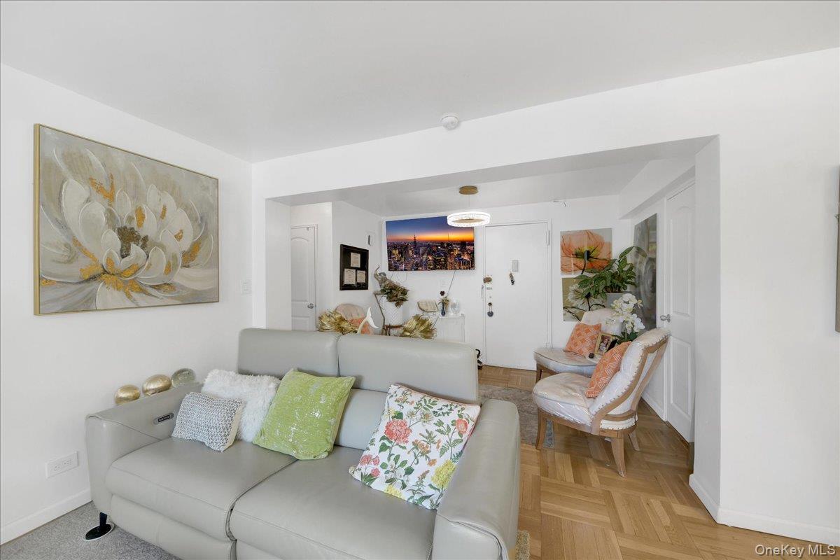 3512 Oxford Avenue, Unit 1C photo 6