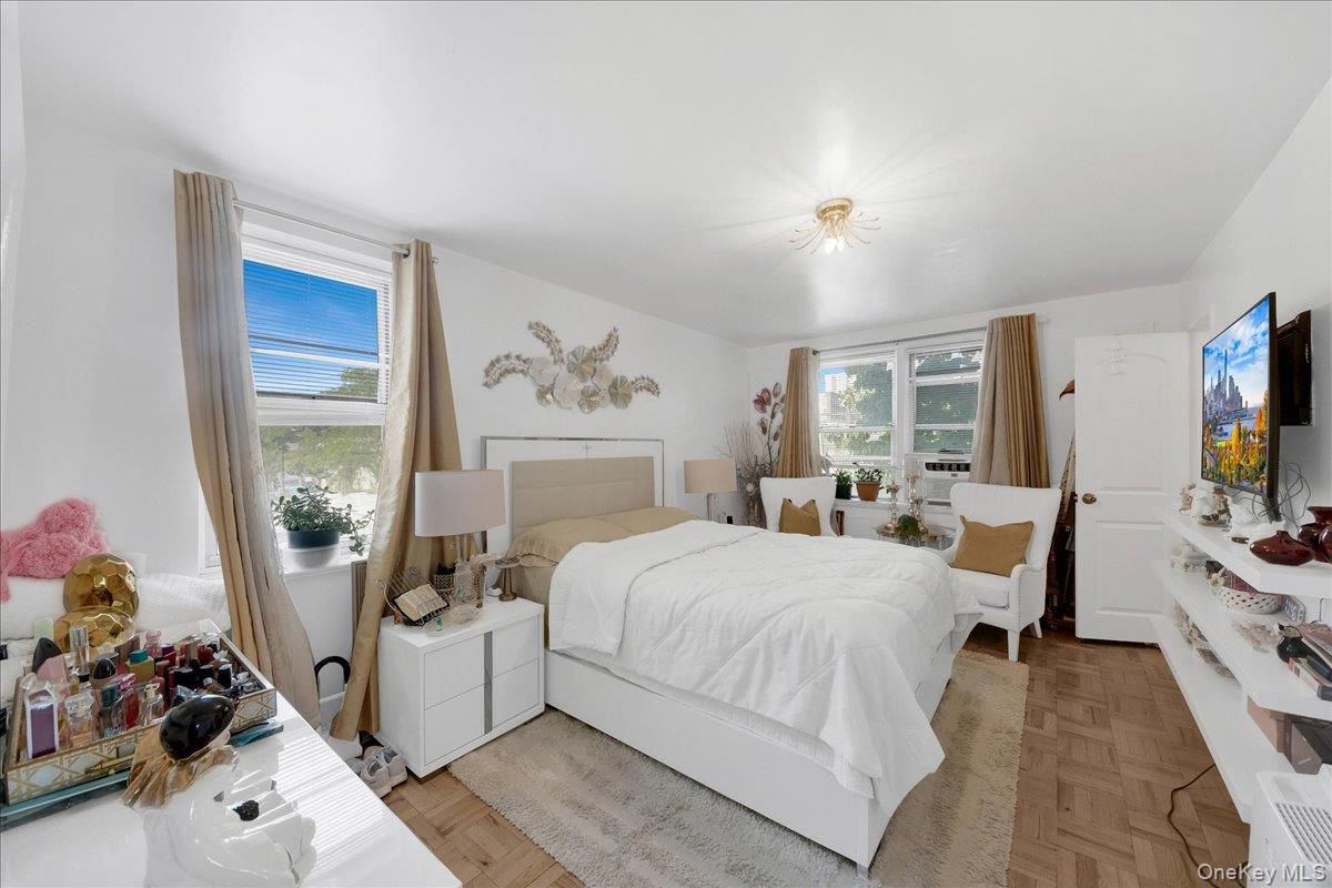 3512 Oxford Avenue, Unit 1C photo 9