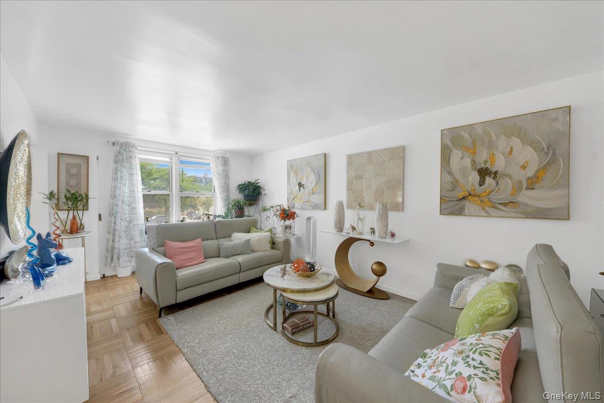 3512 Oxford Avenue, Unit 1C photo 4