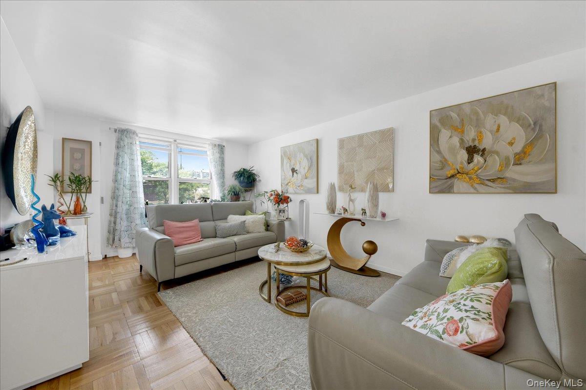 3512 Oxford Avenue, Unit 1C photo 3
