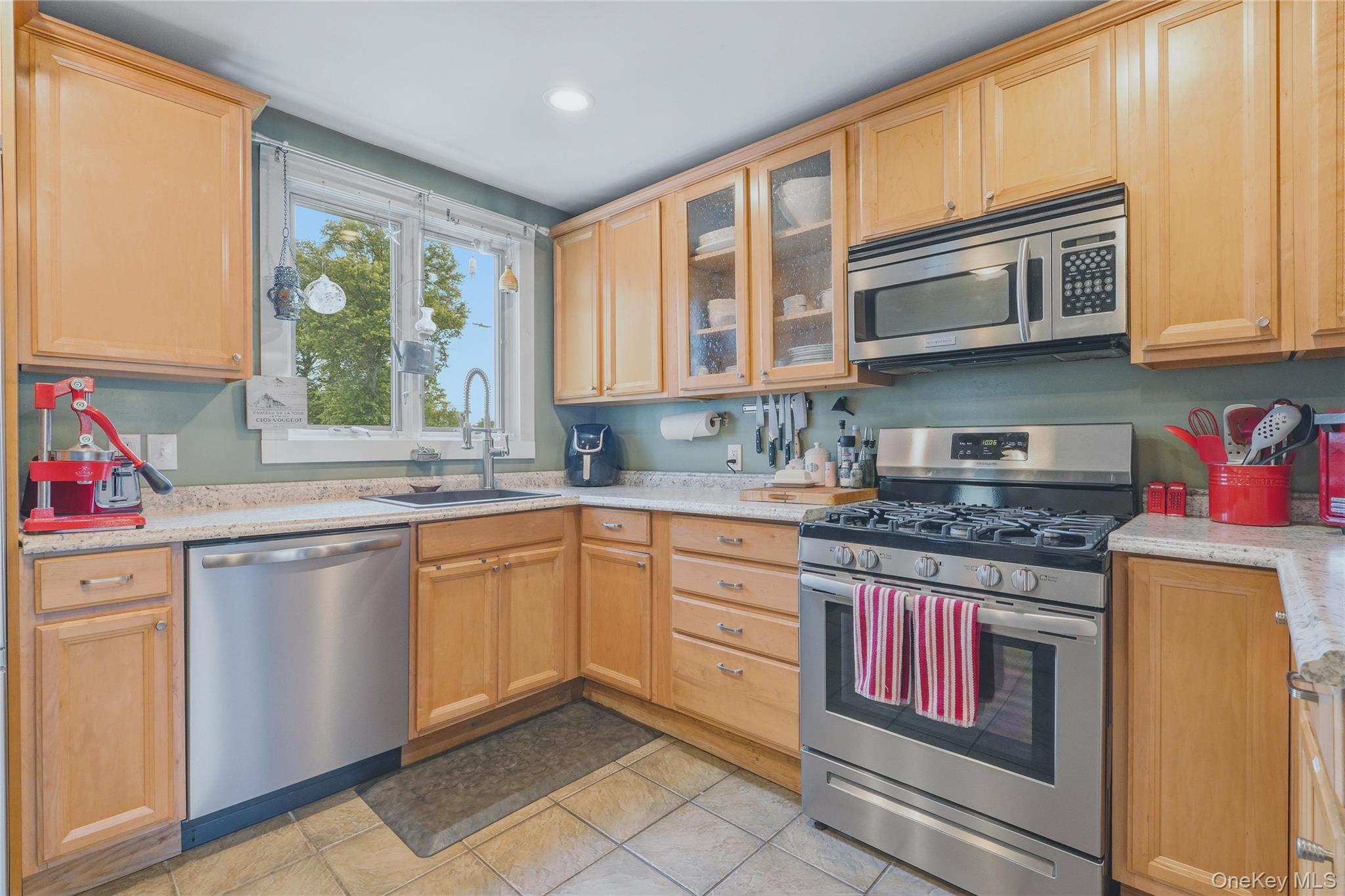 28 Railroad Avenue – For Sale photo 5