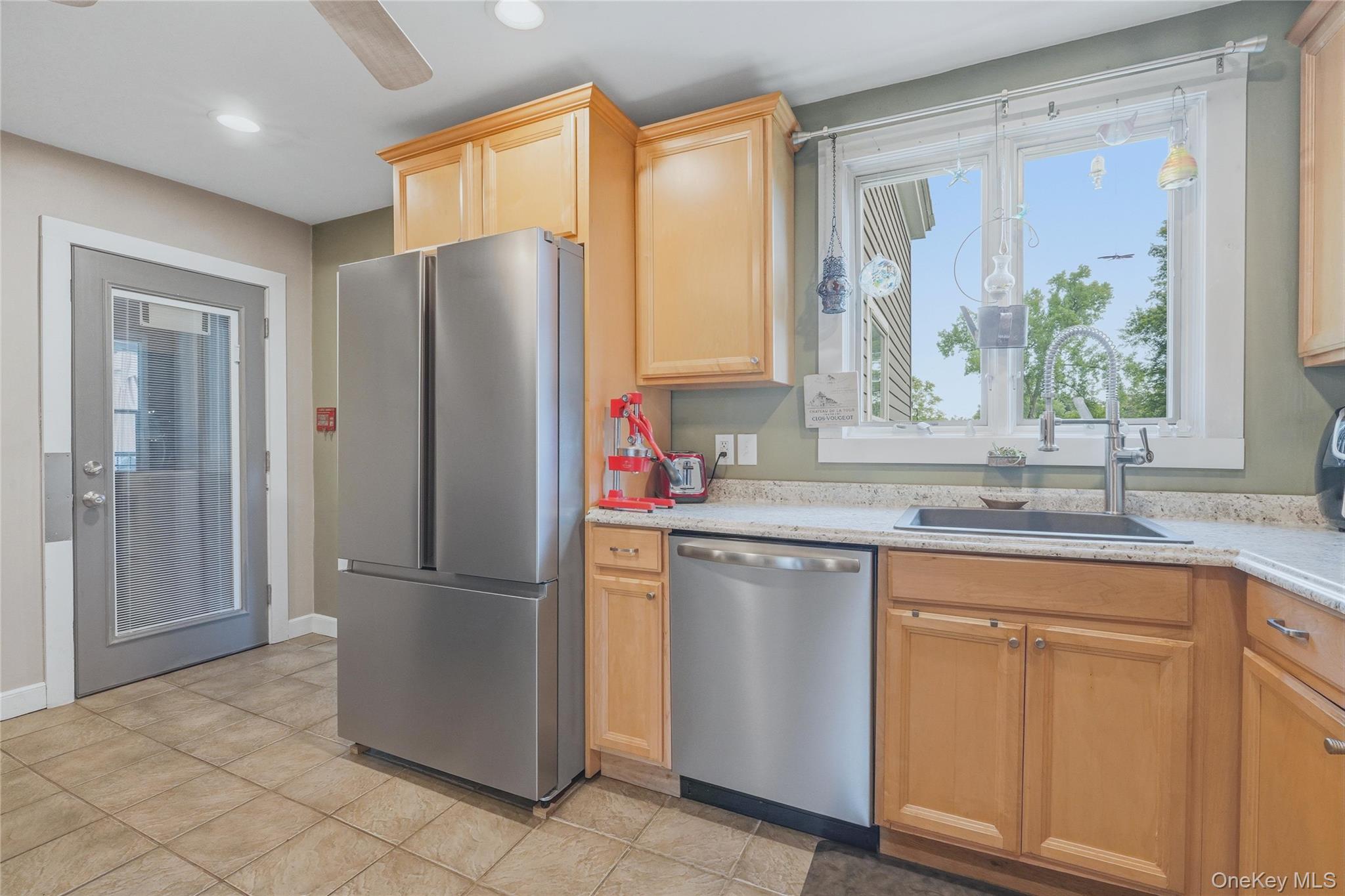 28 Railroad Avenue – For Sale photo 4