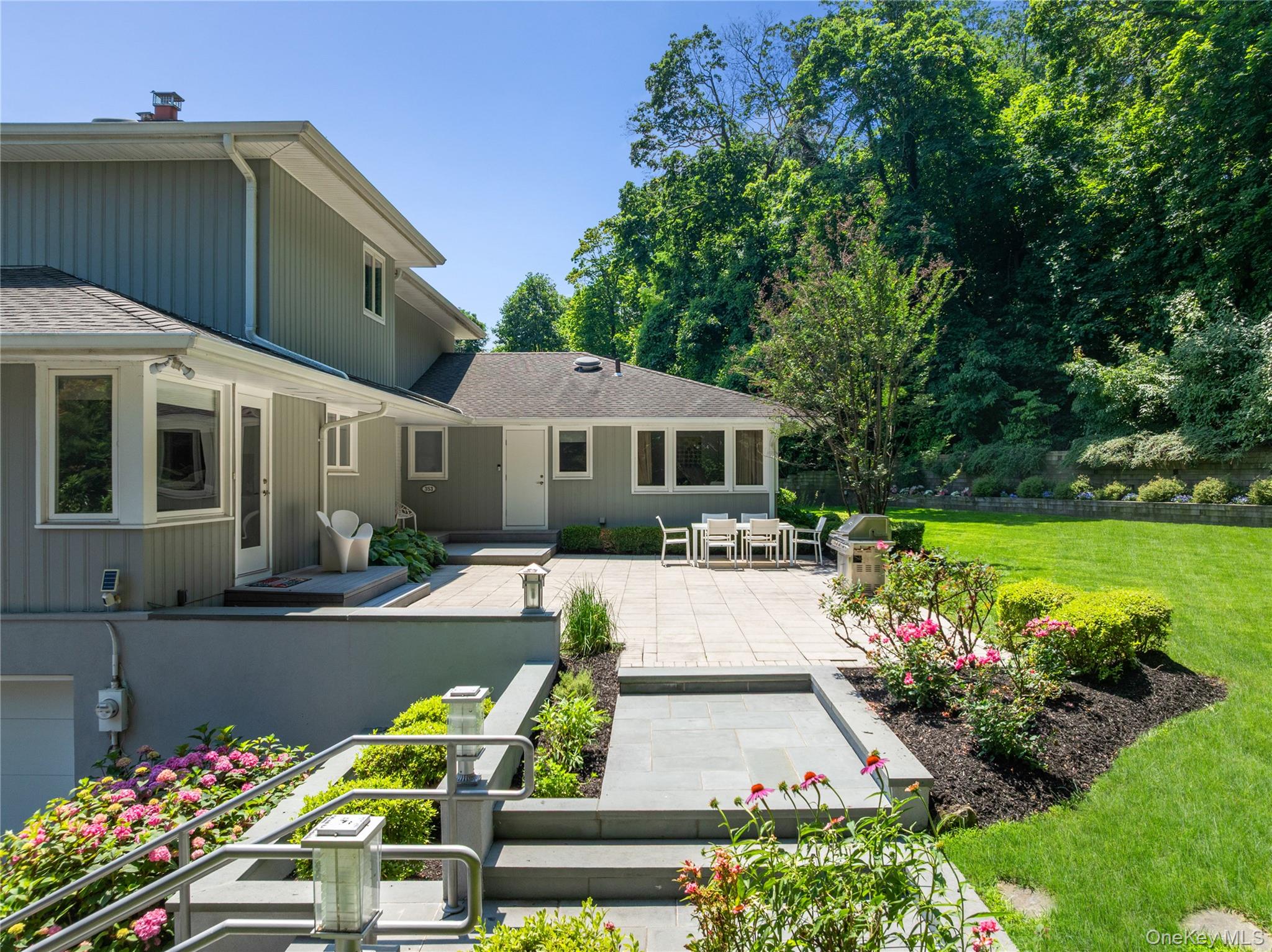 353 E Shore Road – For Sale photo 3