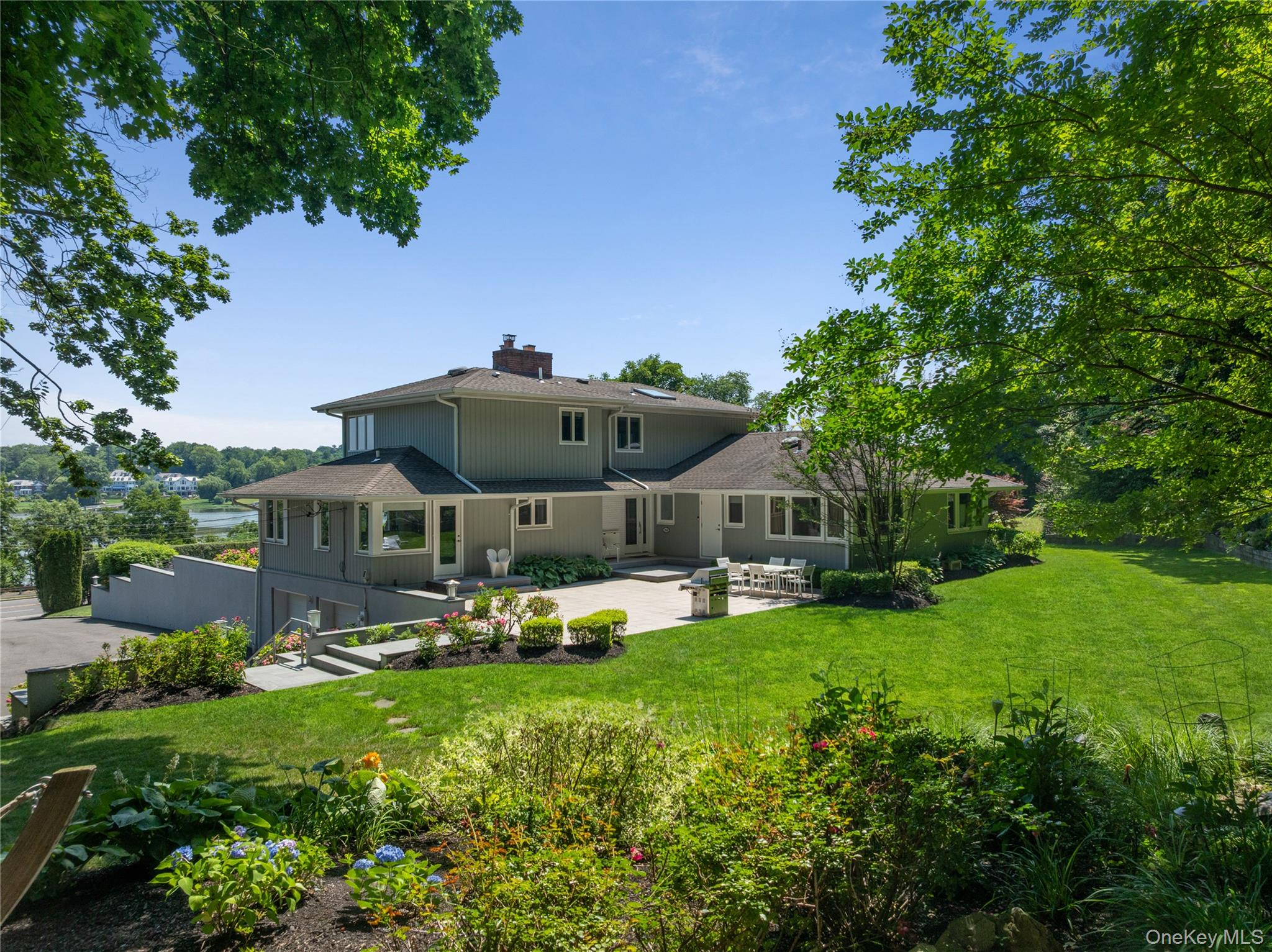 353 E Shore Road – For Sale