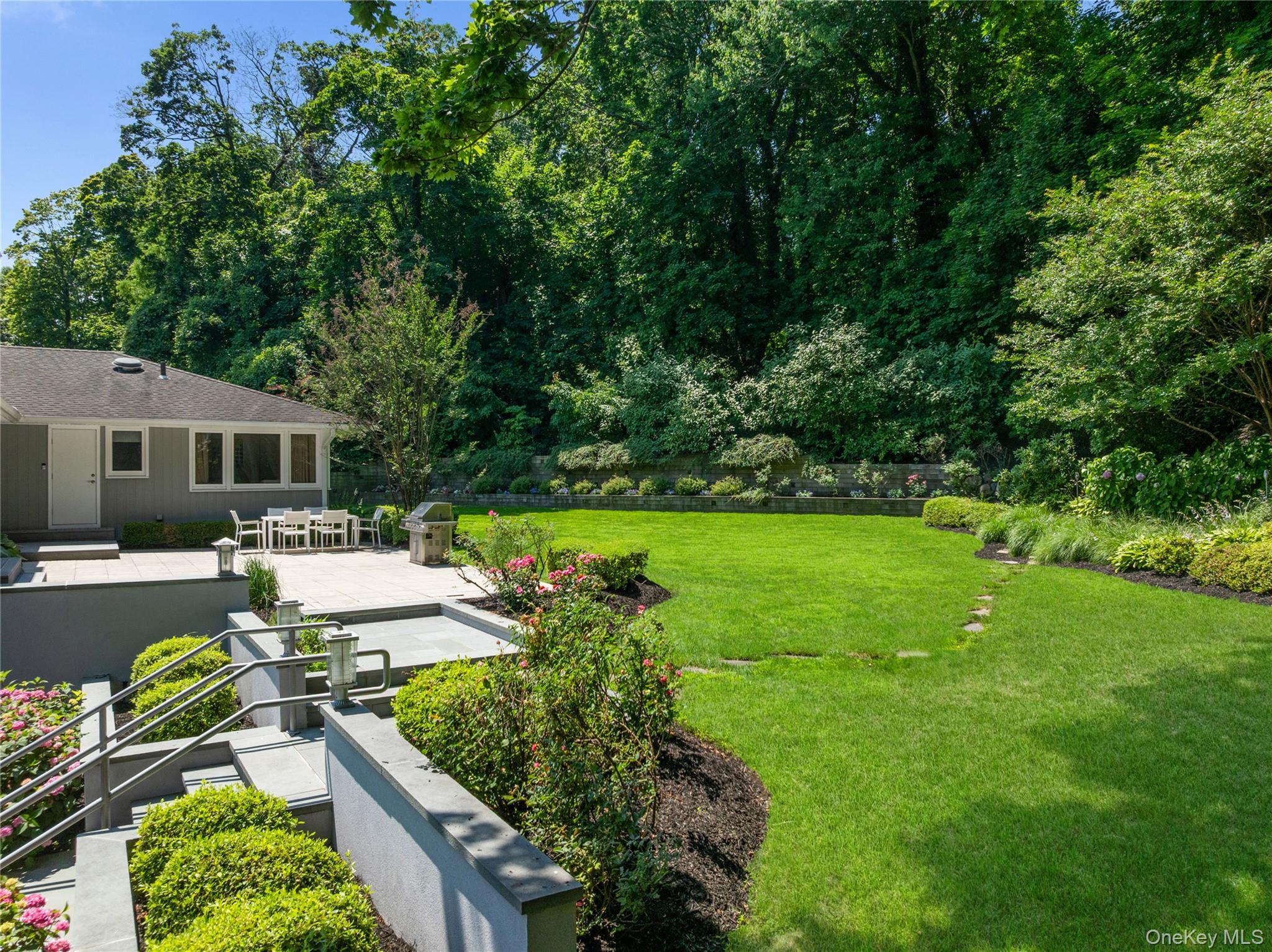 353 E Shore Road – For Sale photo 21