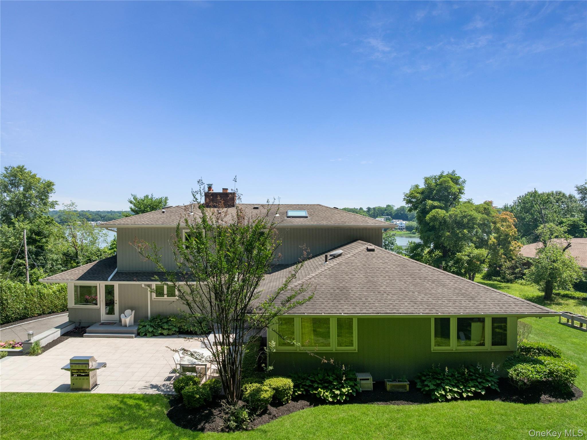 353 E Shore Road – For Sale photo 24