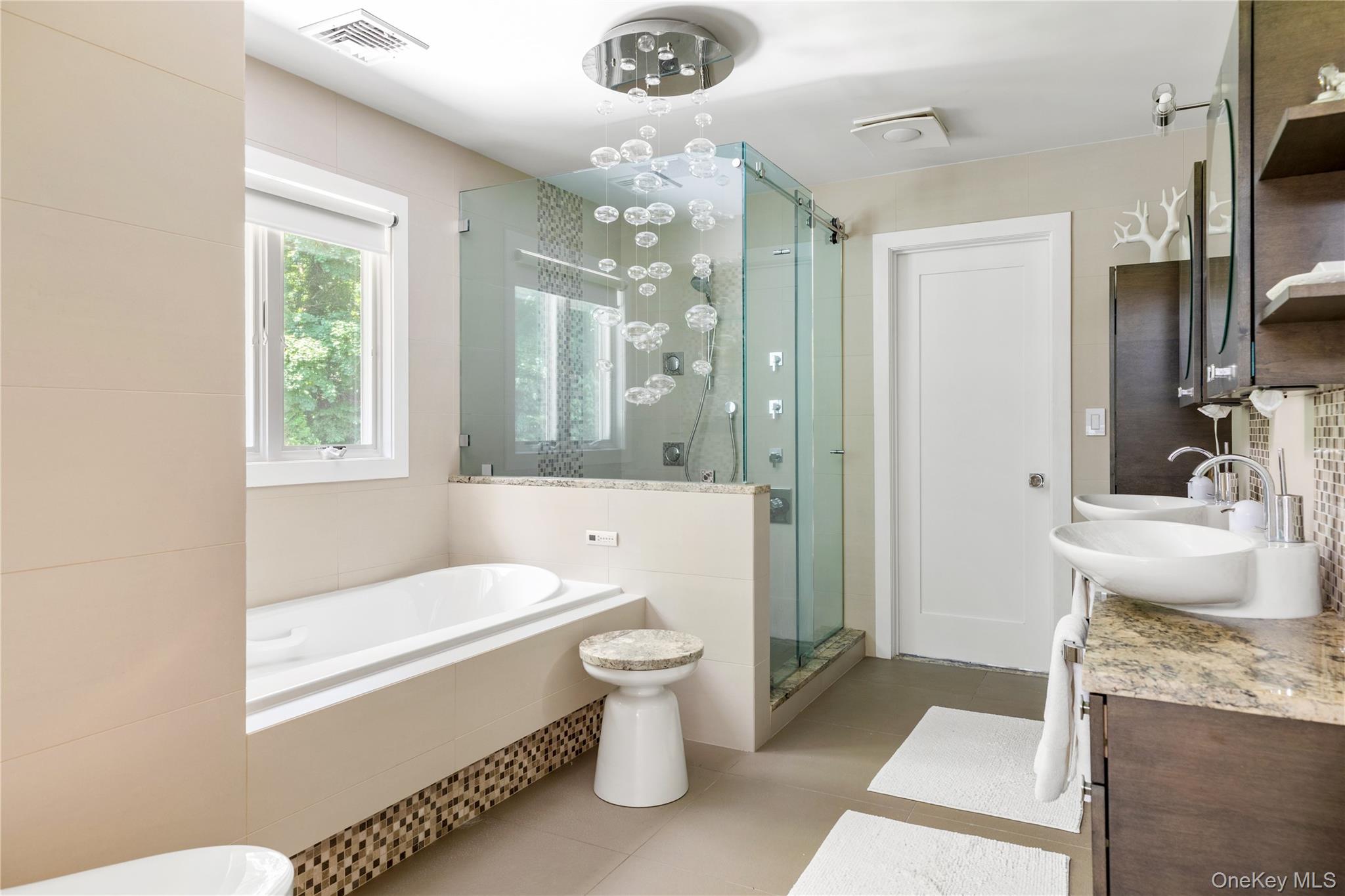 353 E Shore Road – For Sale photo 18