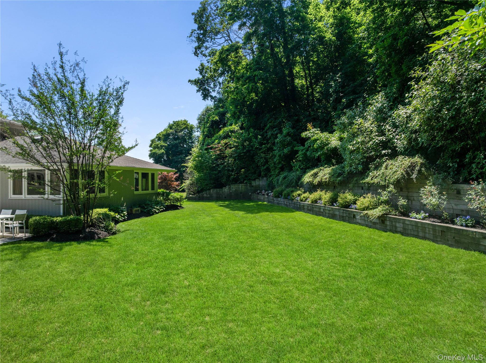 353 E Shore Road – For Sale photo 22