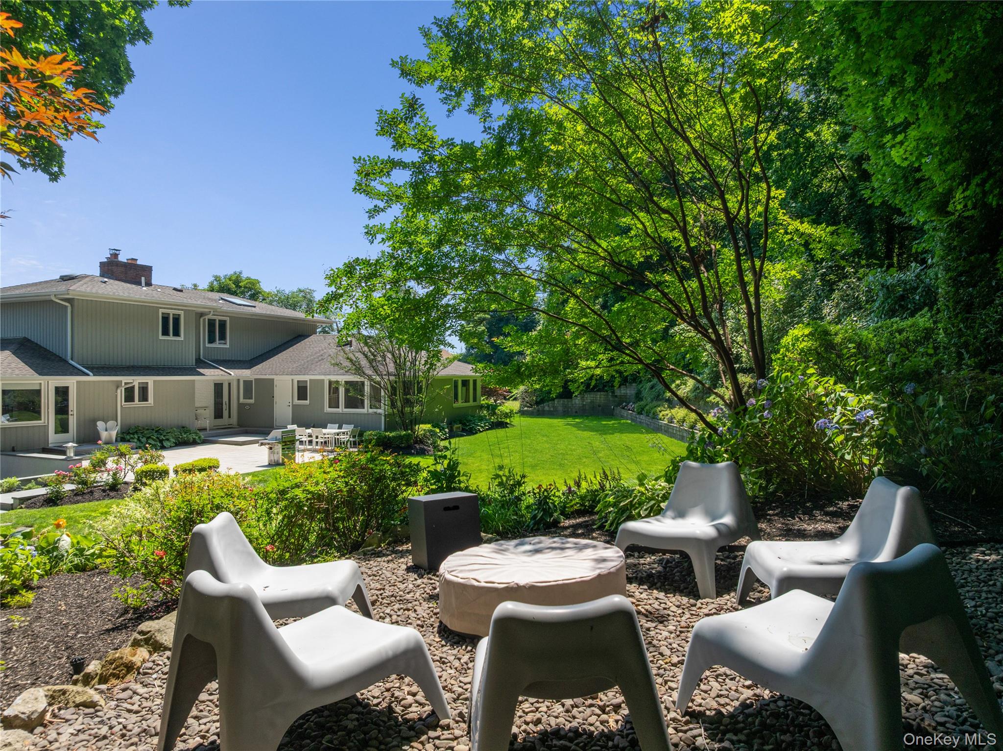 353 E Shore Road – For Sale photo 26