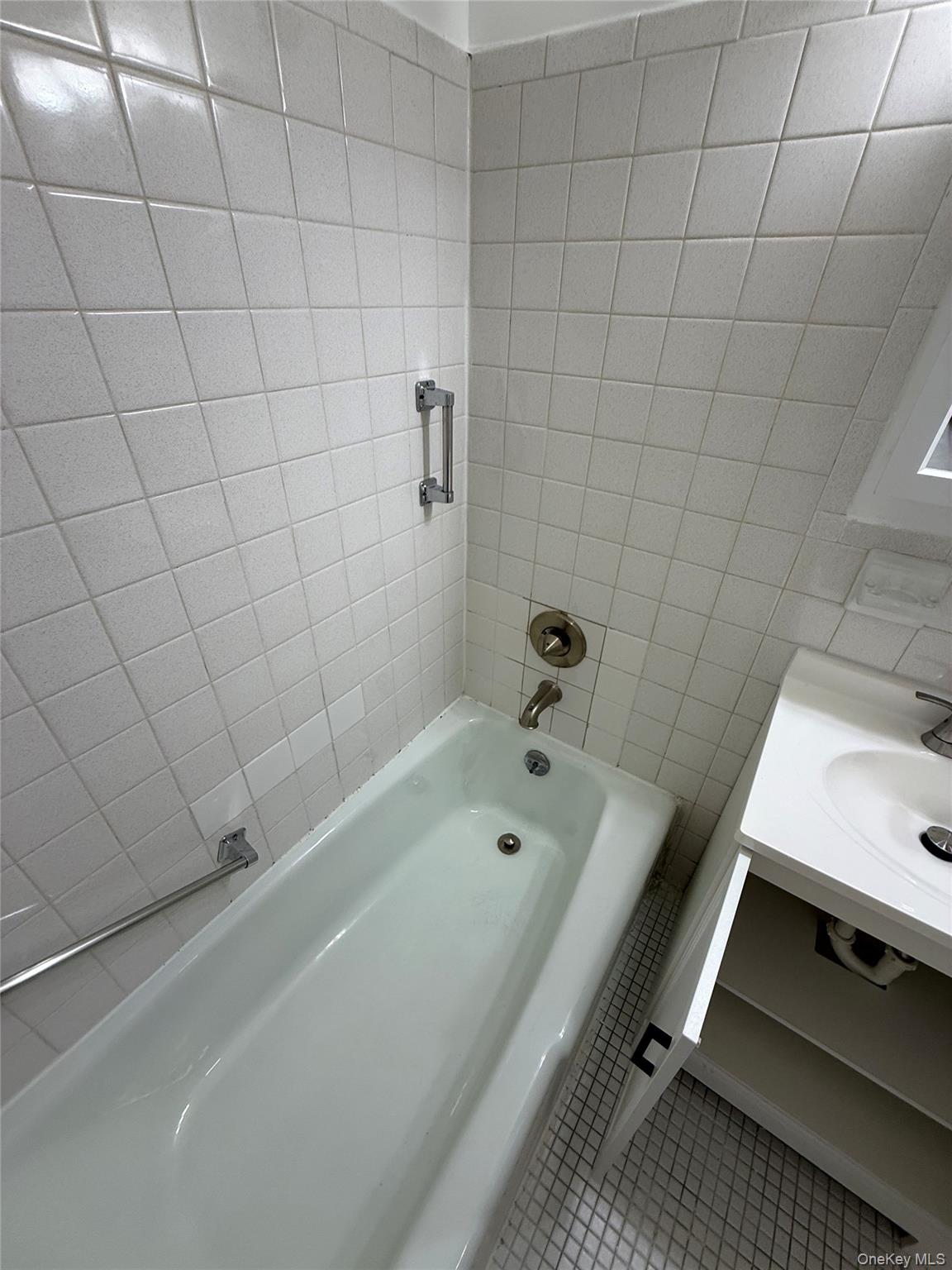 2035 Central Park Avenue, Unit 2M photo 3