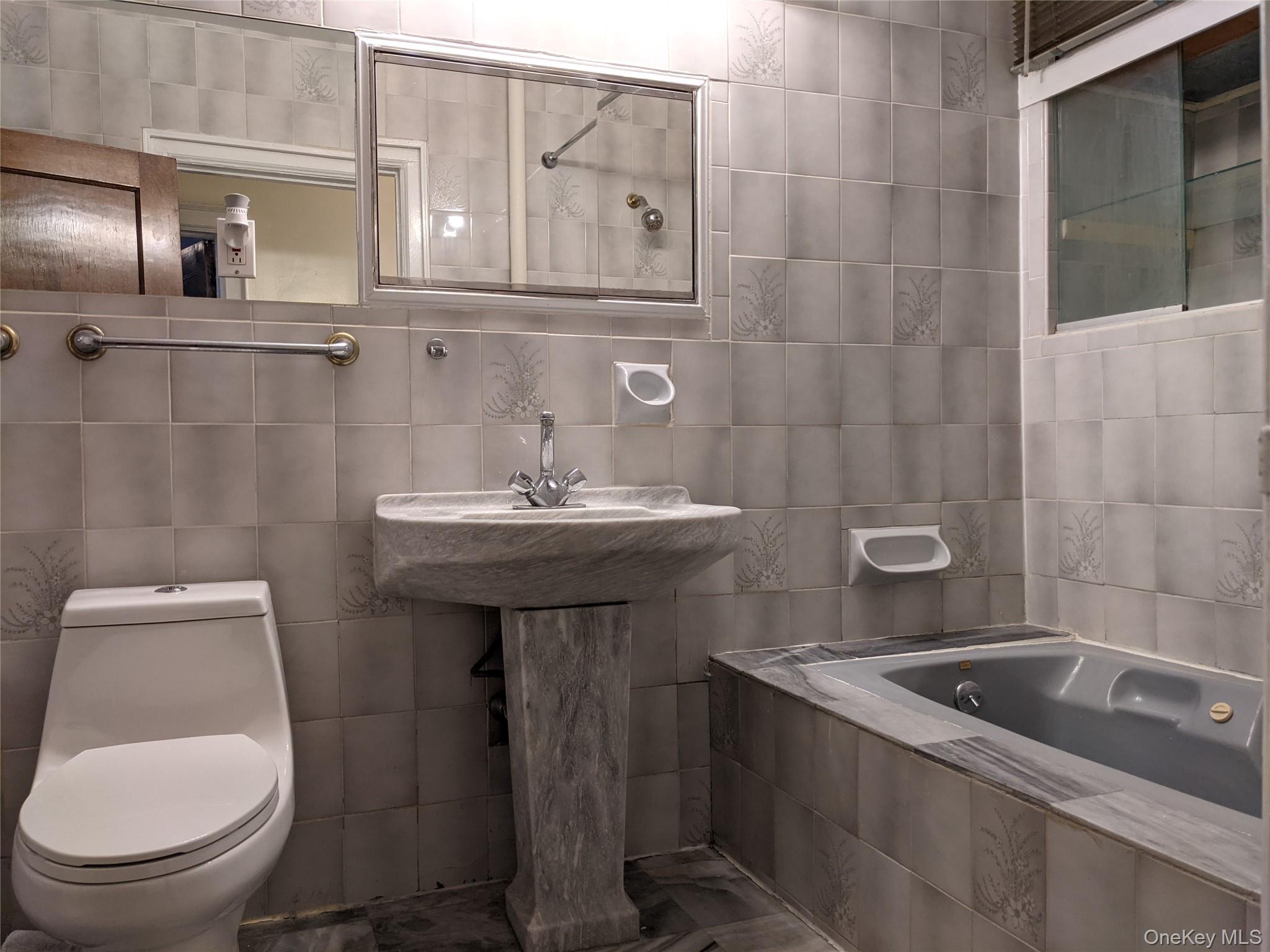 26 Coligni Avenue, Unit 2-1 photo 7