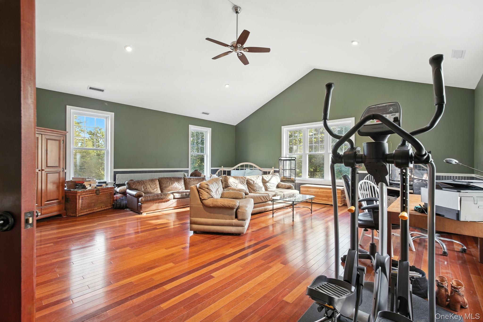 57 South White Rock – For Sale photo 22