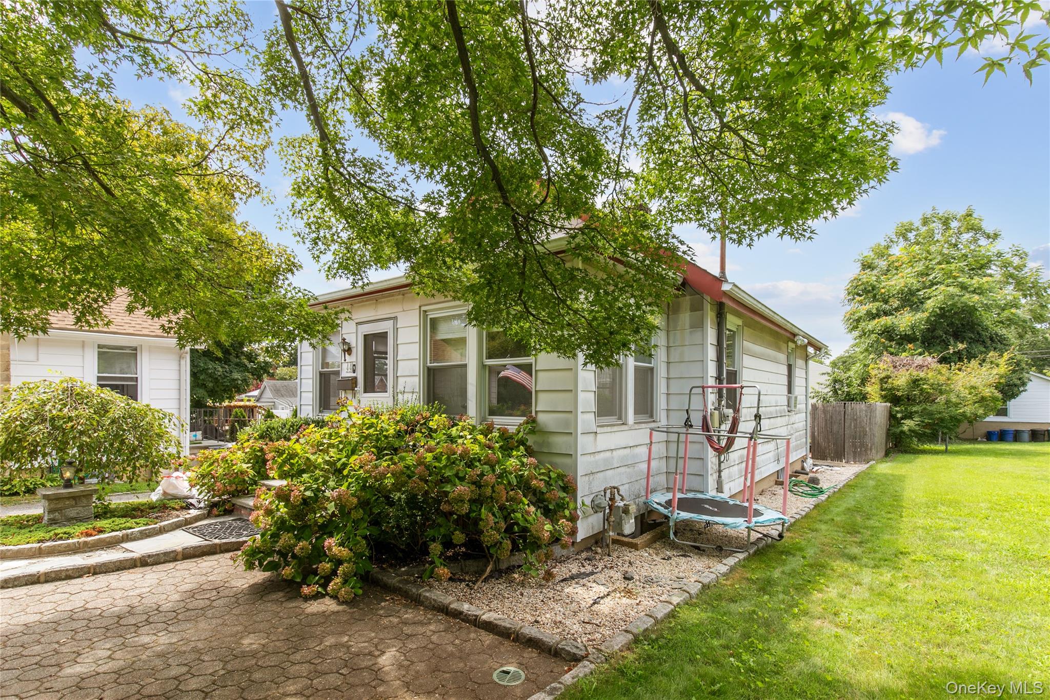44 Perry Avenue – For Sale photo 4