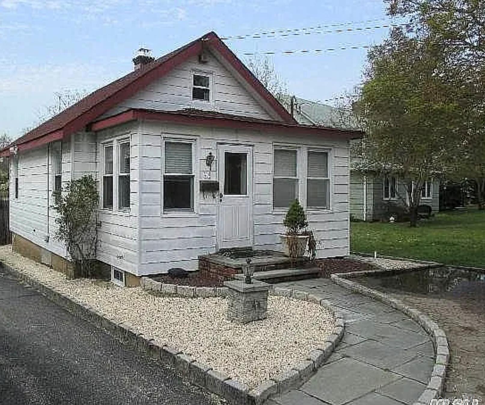 44 Perry Avenue – For Sale