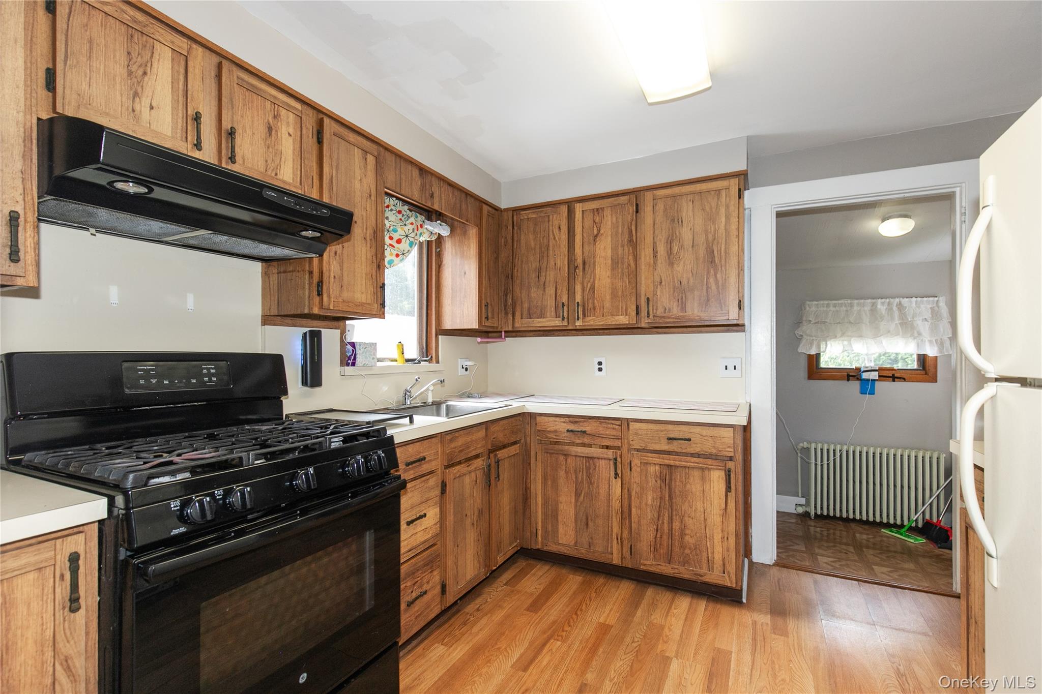 44 Perry Avenue – For Sale photo 12