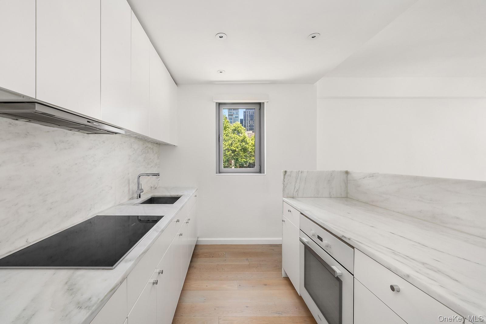 200 E 62nd Street, Unit 5D photo 10