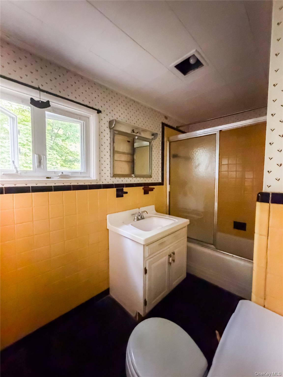 126 S Quaker Lane – For Sale photo 9