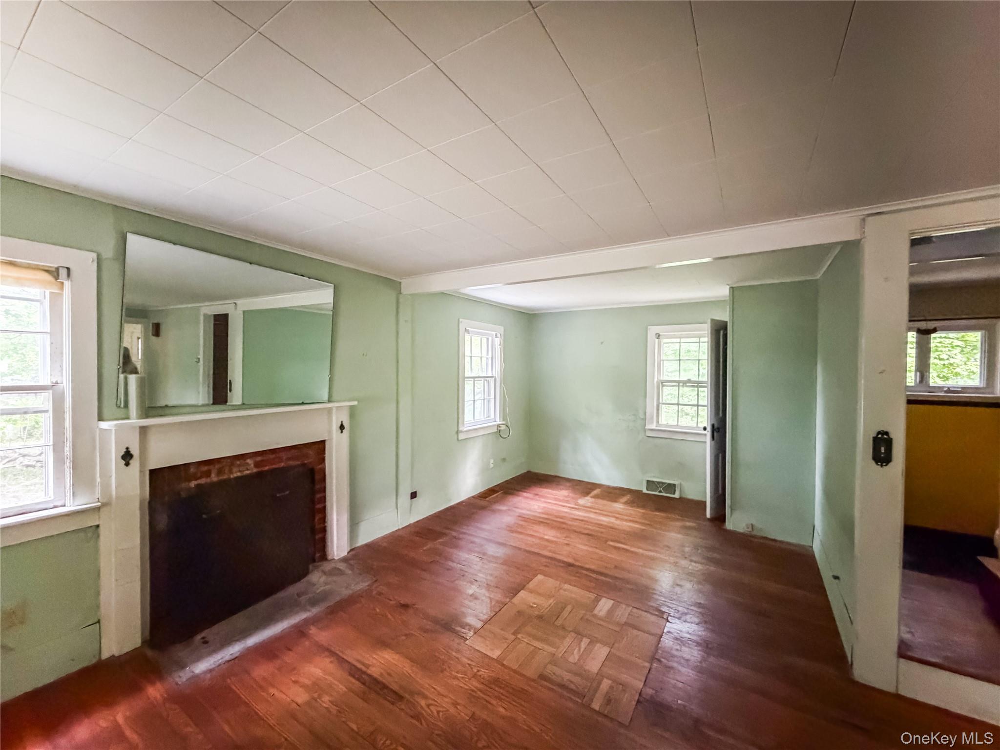 126 S Quaker Lane – For Sale photo 7