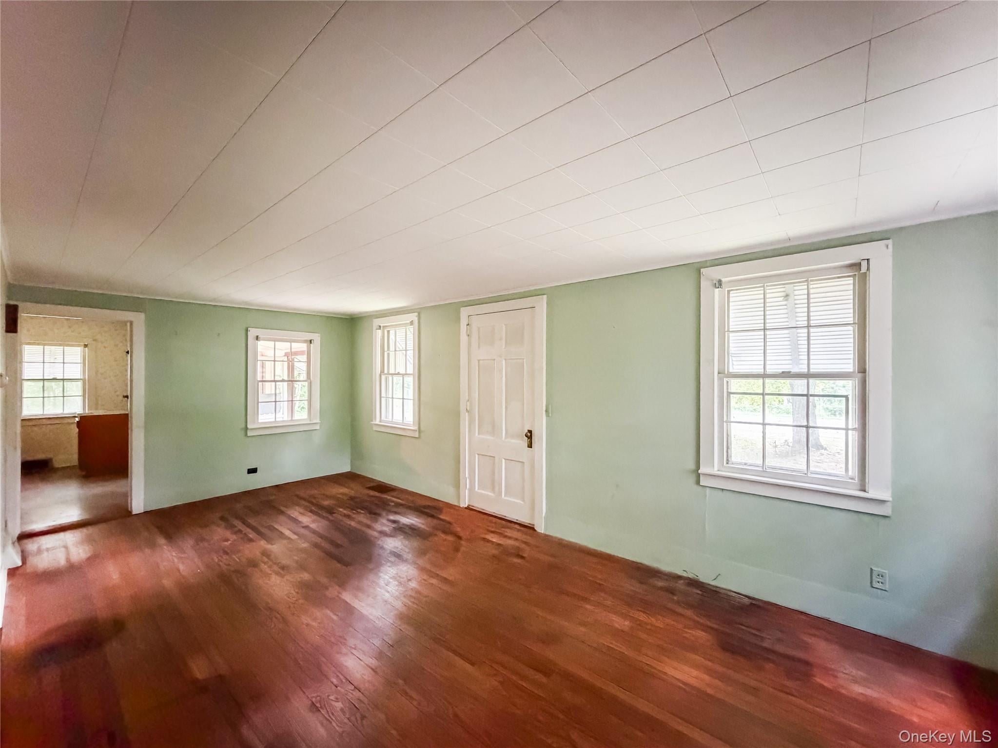 126 S Quaker Lane – For Sale photo 5