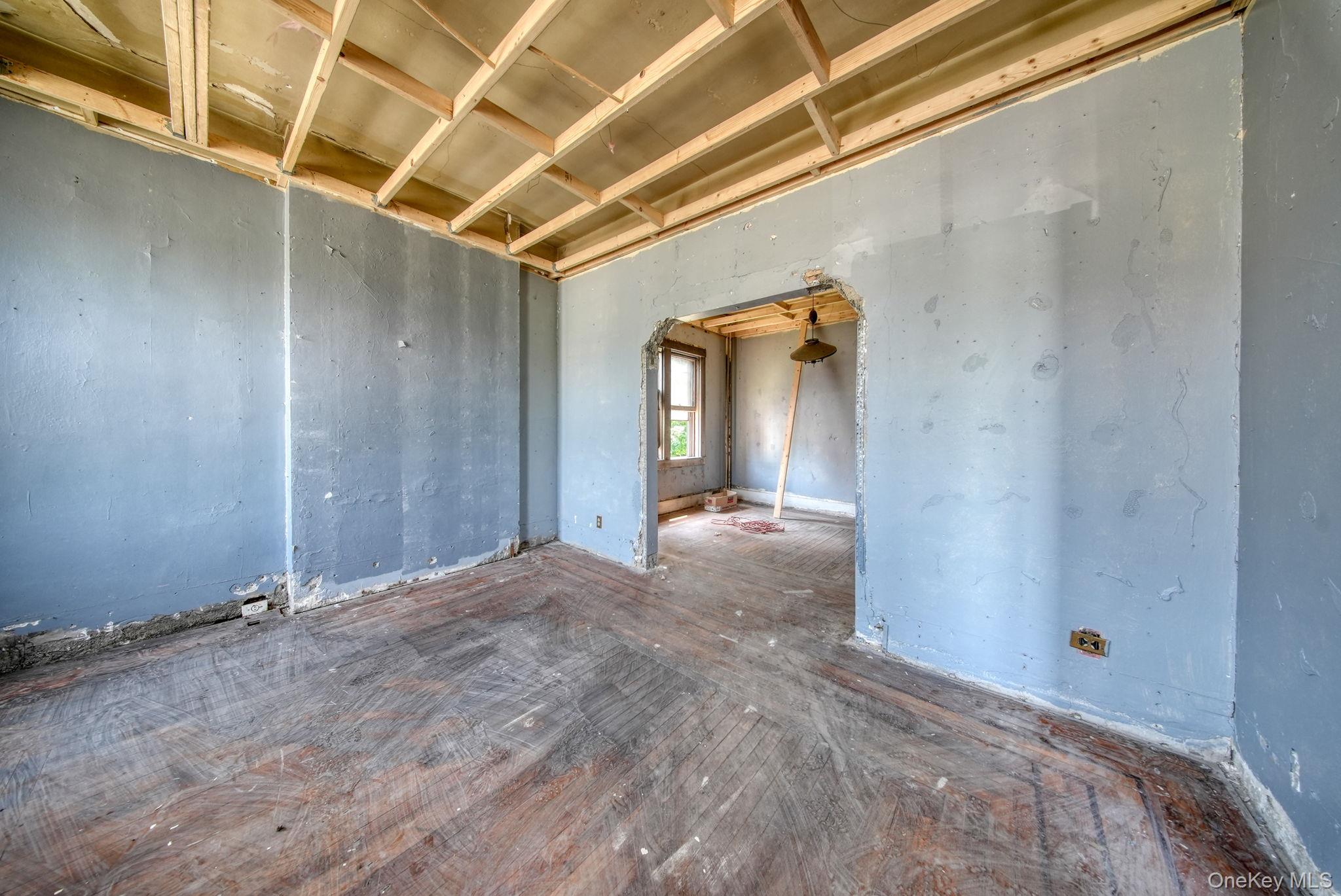 225 Dubois Street – For Sale photo 3