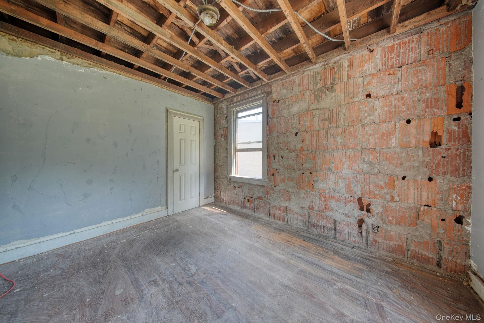 225 Dubois Street – For Sale photo 10