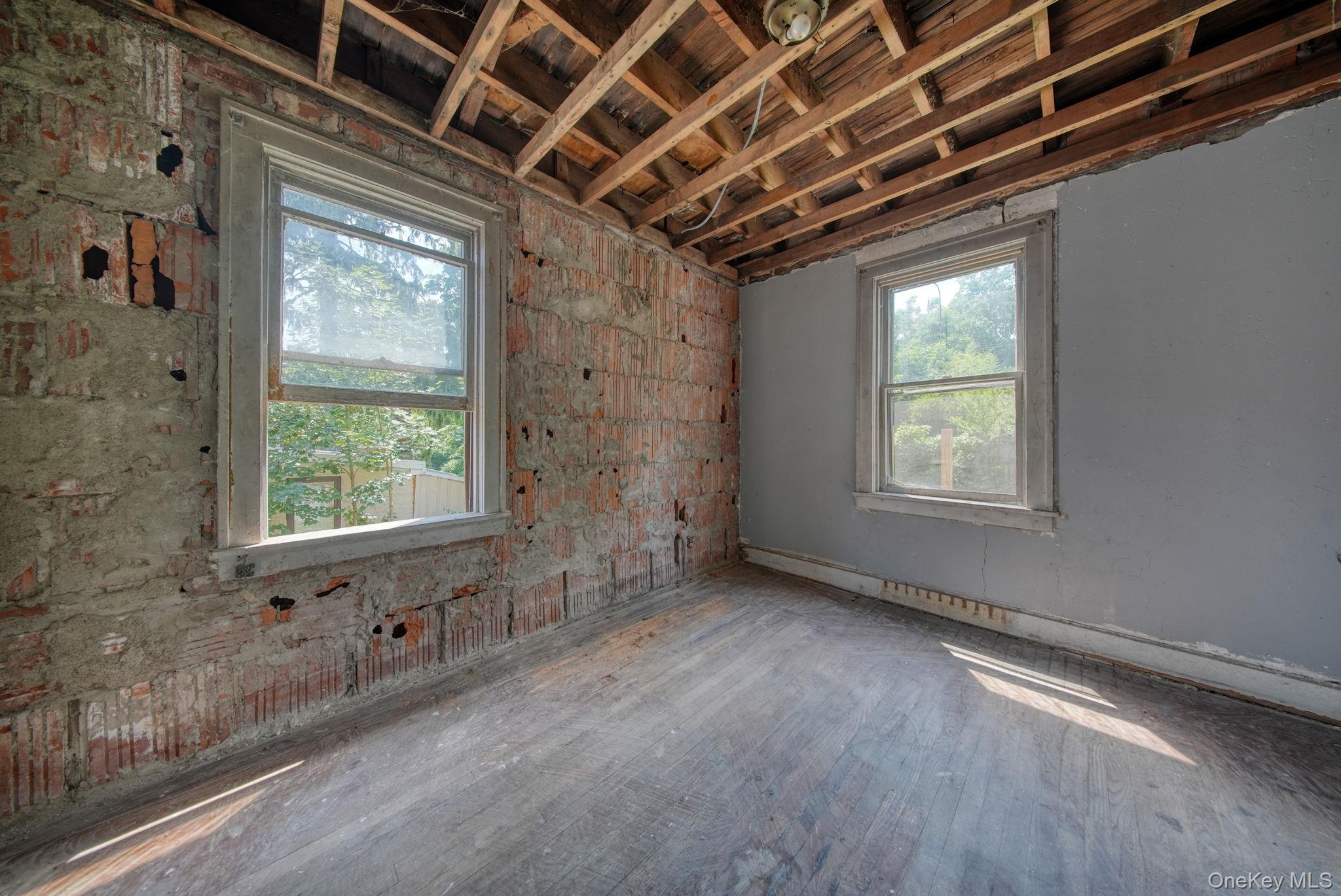 225 Dubois Street – For Sale photo 11