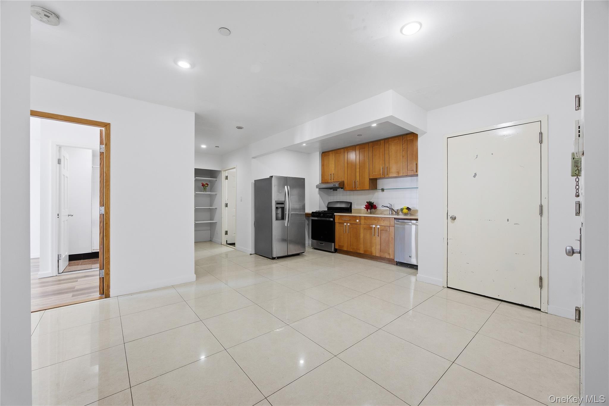 106-07 Northern Boulevard, Unit 5B photo 2