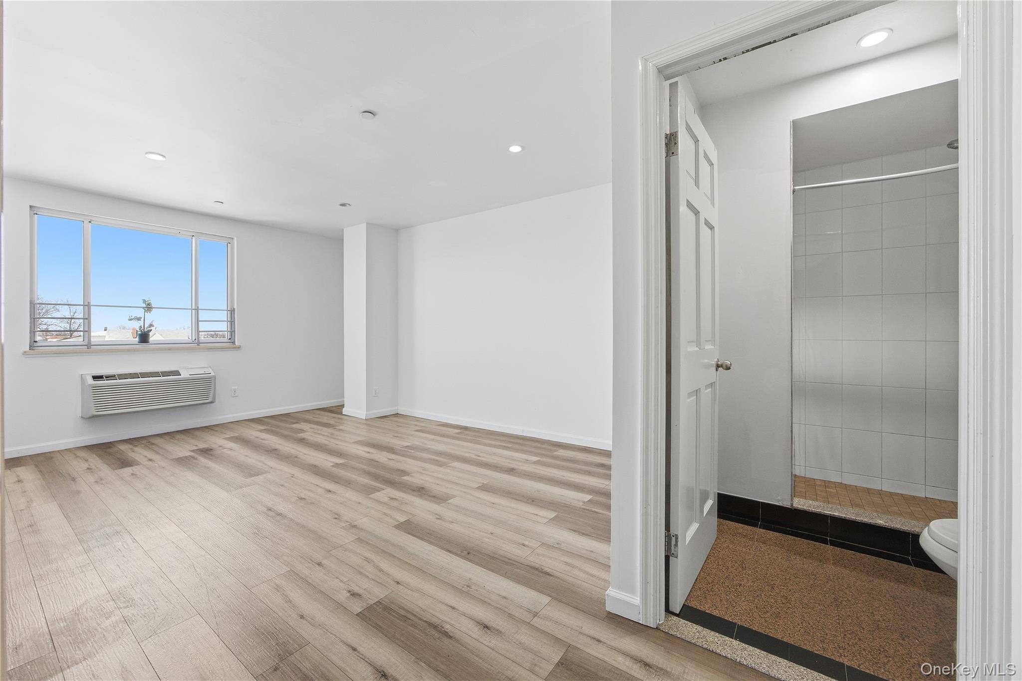 106-07 Northern Boulevard, Unit 5B photo 5